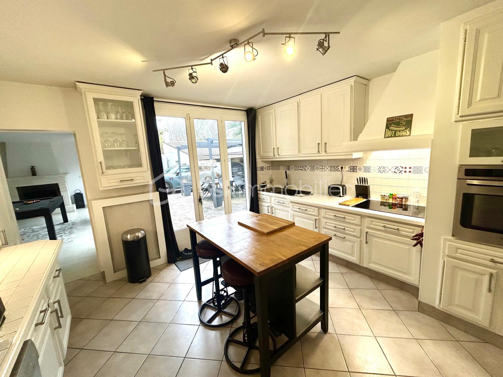 Demeure de 251,13 m² - cuisine.jpg