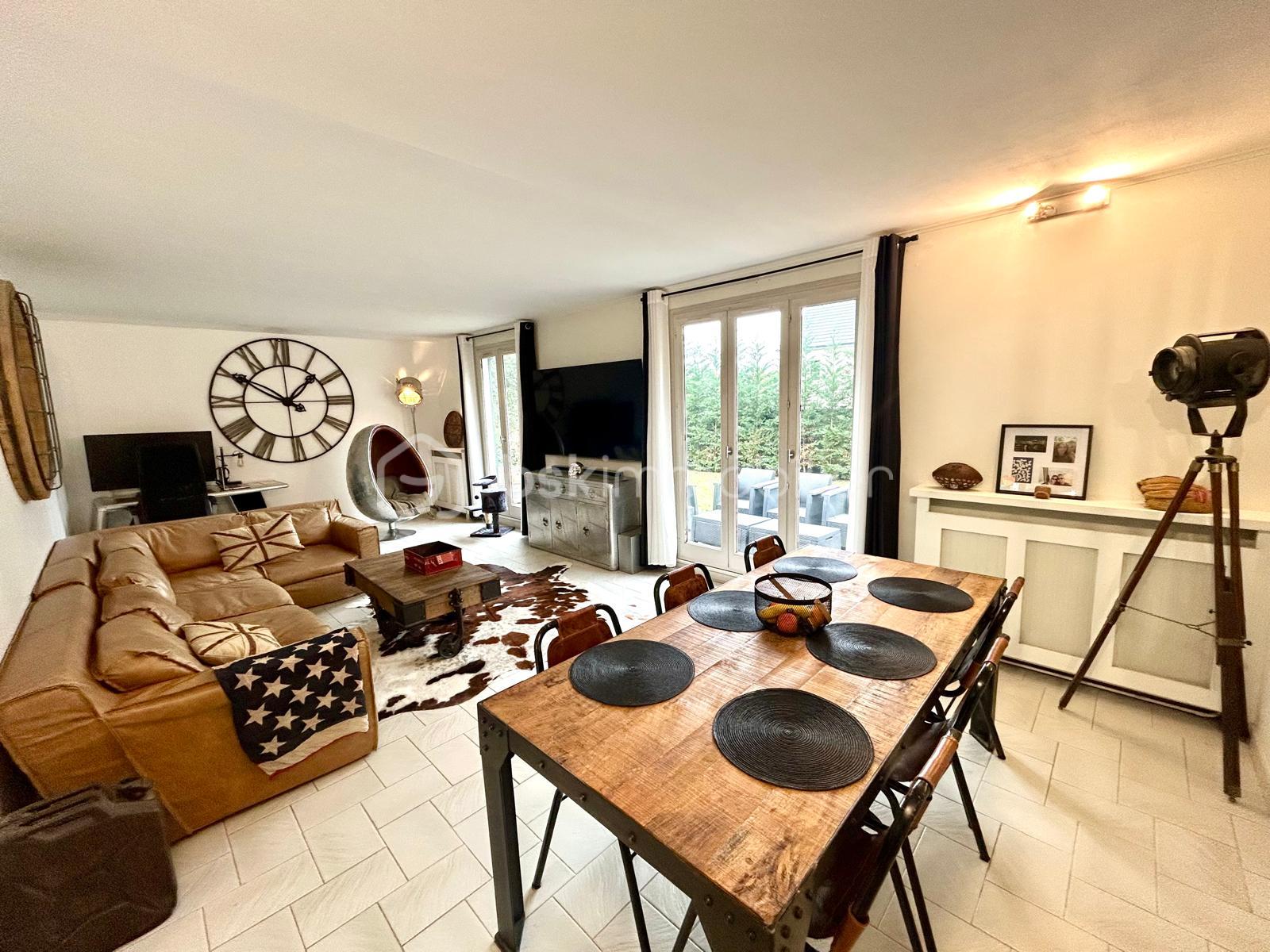 Demeure de 251,13 m² - salle a ma,nger.jpg