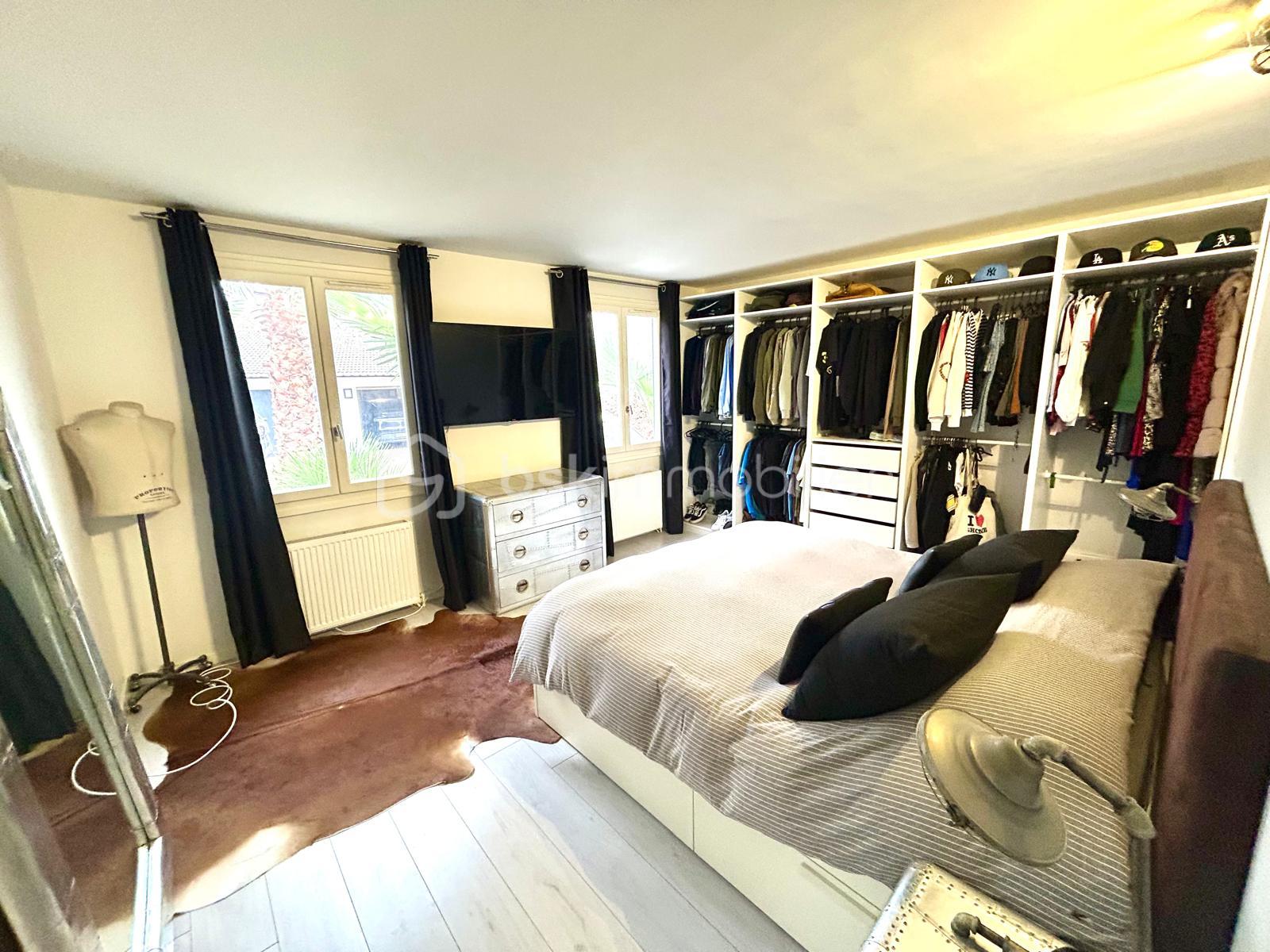 Demeure de 251,13 m² - chambre parentale.jpg