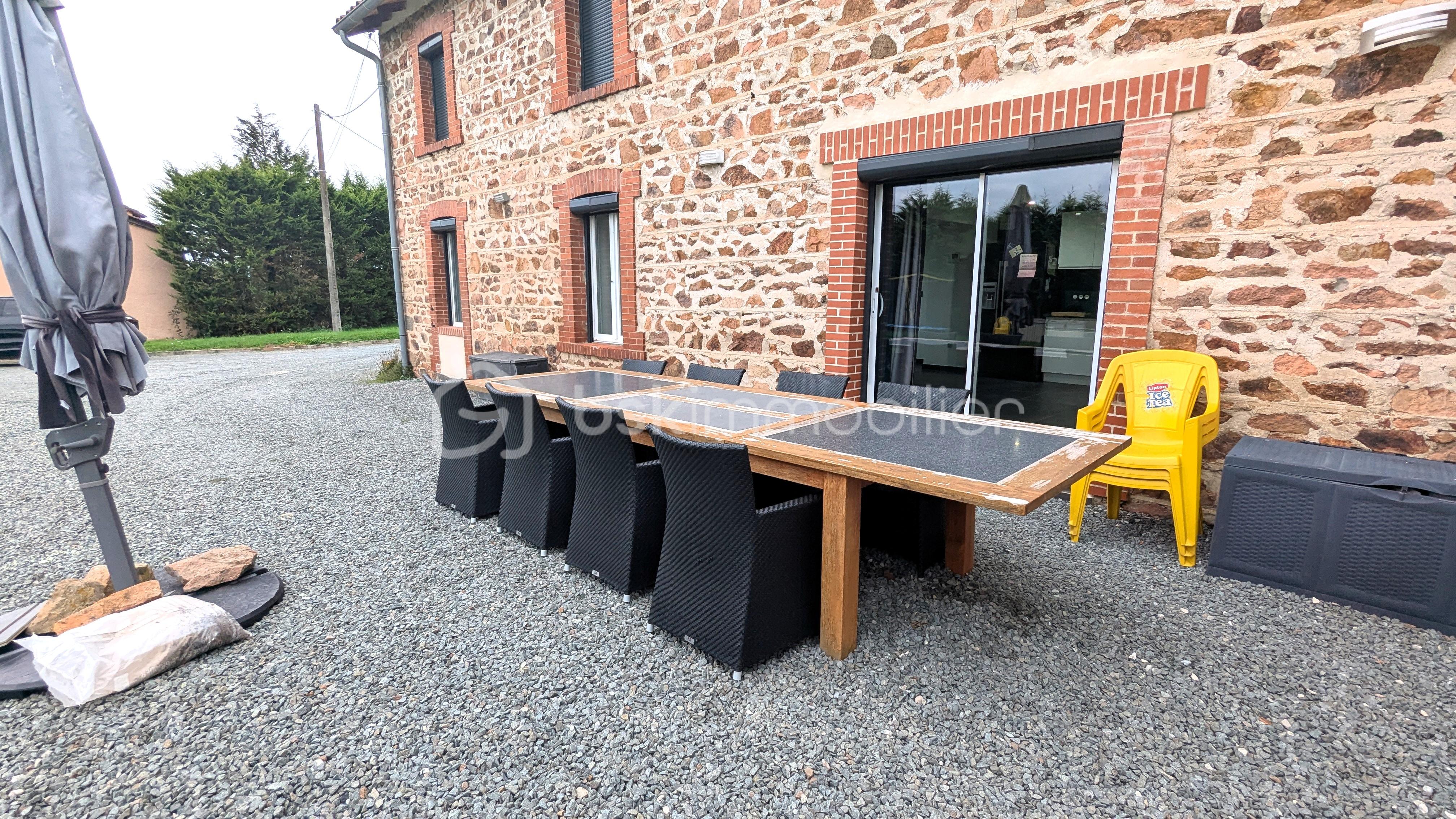 Corps de ferme de 242 m² - PXL_20251009_161142174.jpg