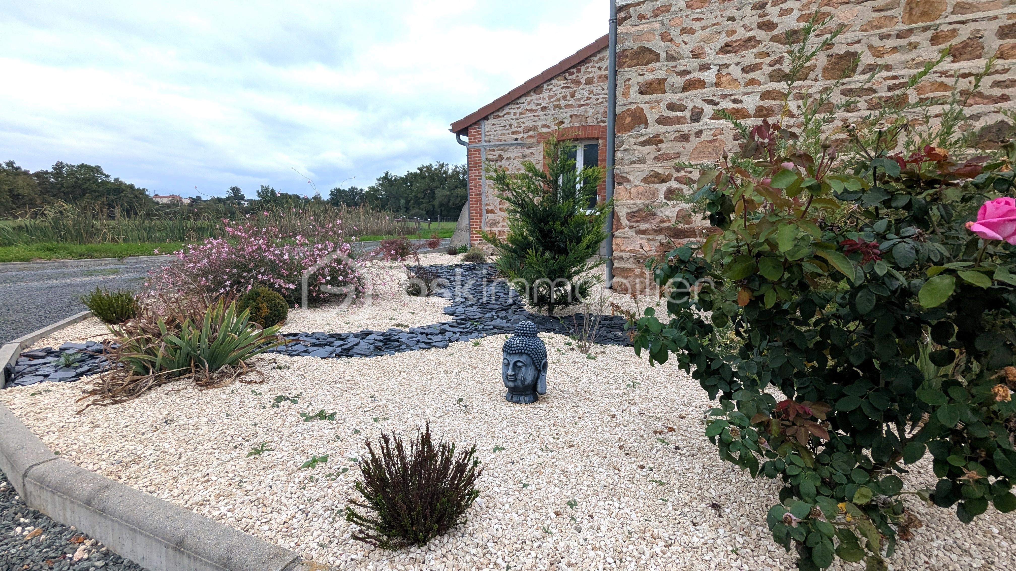 Corps de ferme de 242 m² - PXL_20251009_160804397.jpg