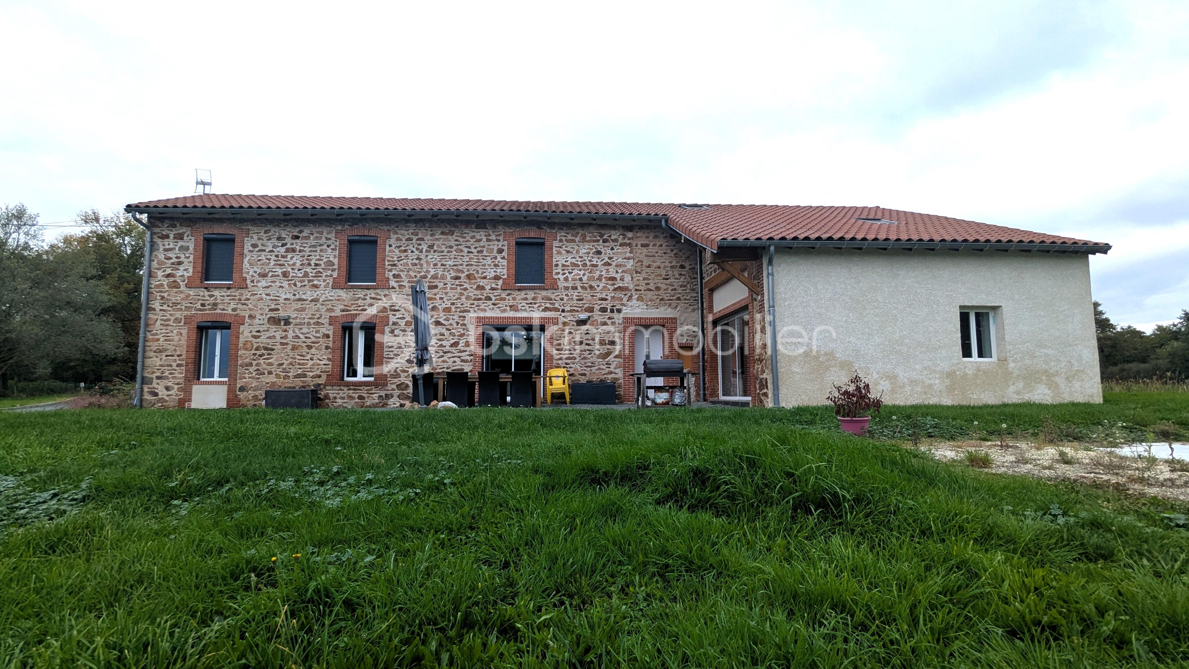 Corps de ferme de 242 m² - PXL_20251009_161033368.jpg