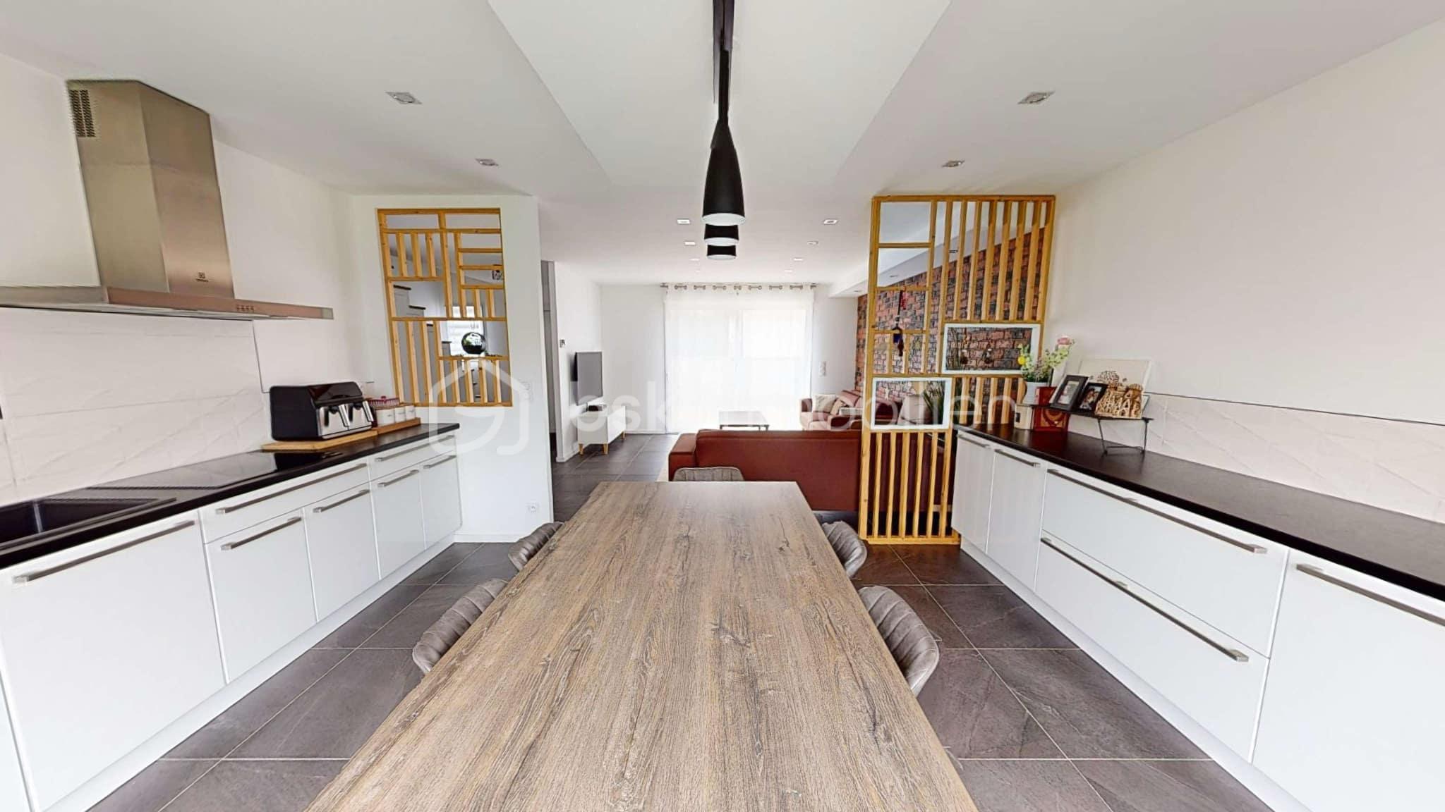 Maison de 131 m² - 0GLNKvNzT3mp8J4biUcUnvuiH9ldQnd2rg84np5Y (1).jpg