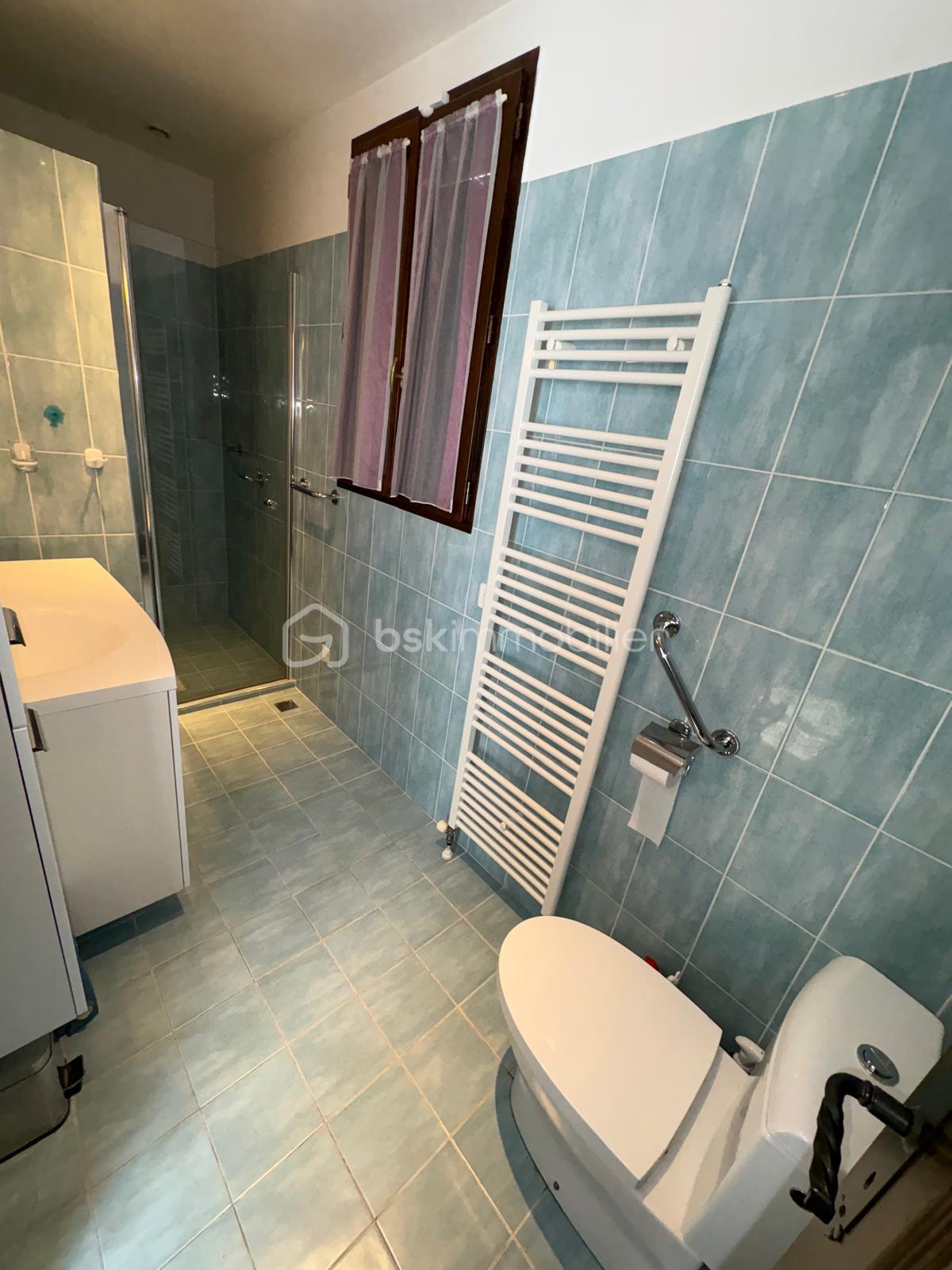 Maison de 119,78 m² - salle de douche.jpg