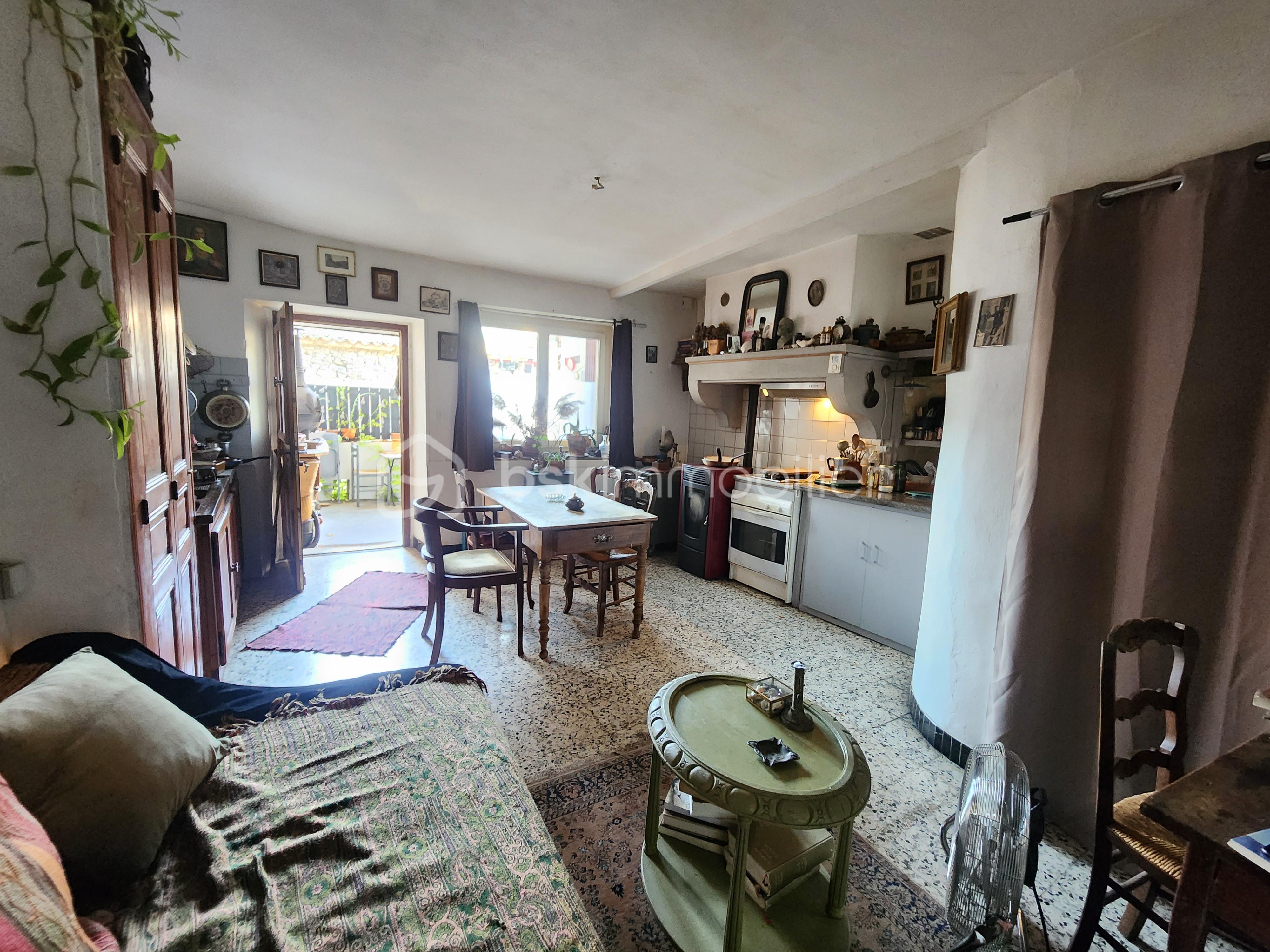 Appart cuisine vue fenêtre.jpg