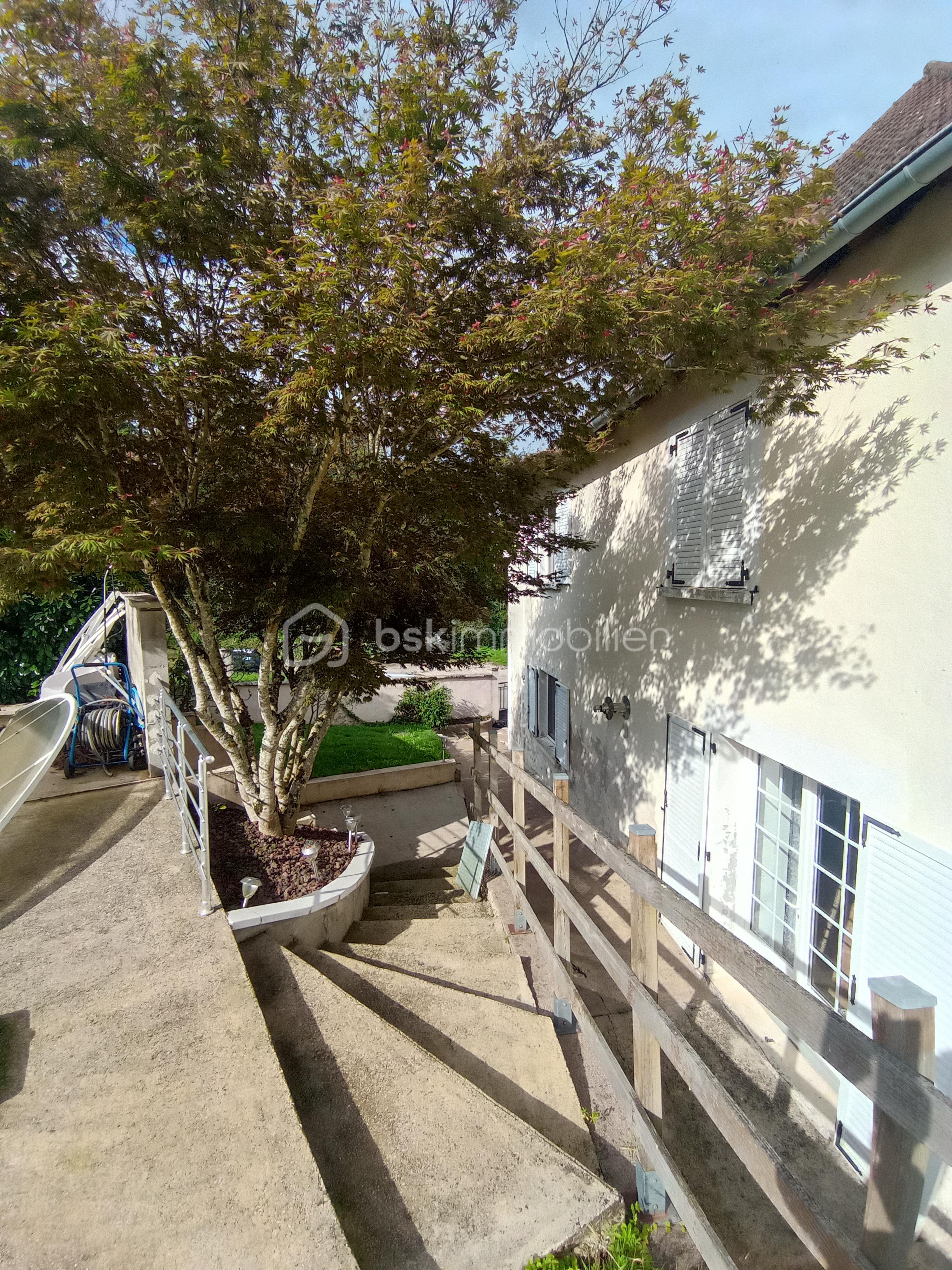 Maison de 230 m² - ETREPIGNEY 8.jpg