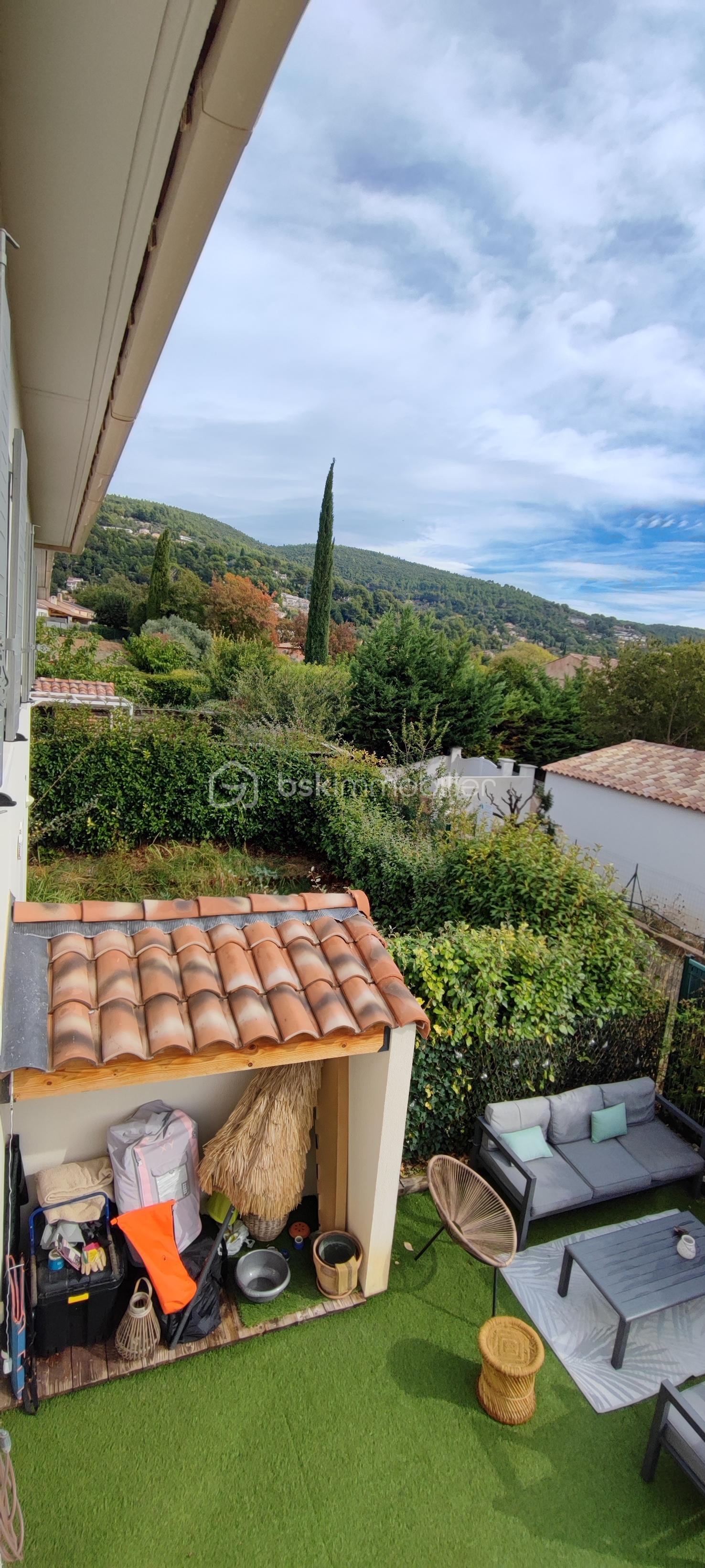 Maison de 56 m² - doriac vue colline Arr.jpg