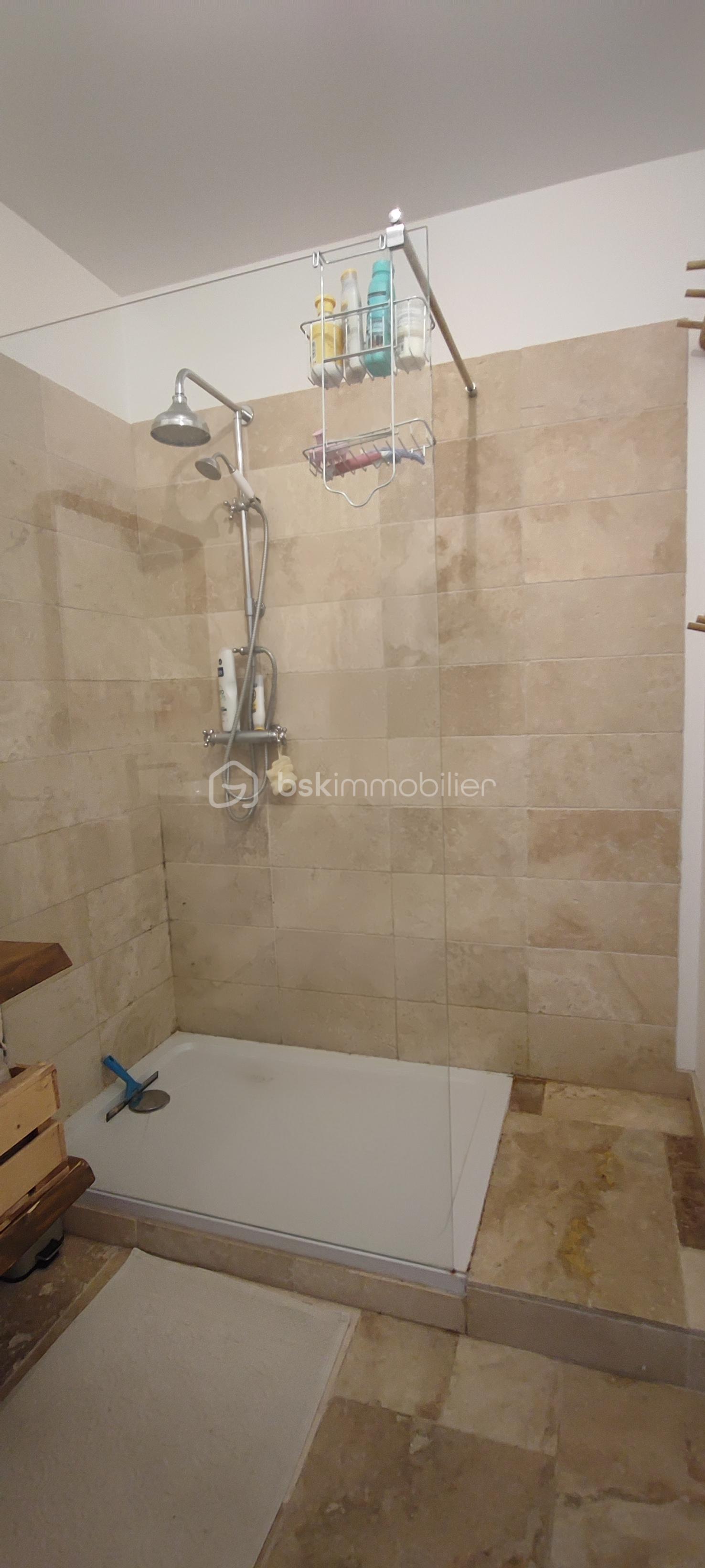 Maison de 56 m² - doriac vue douche.jpg