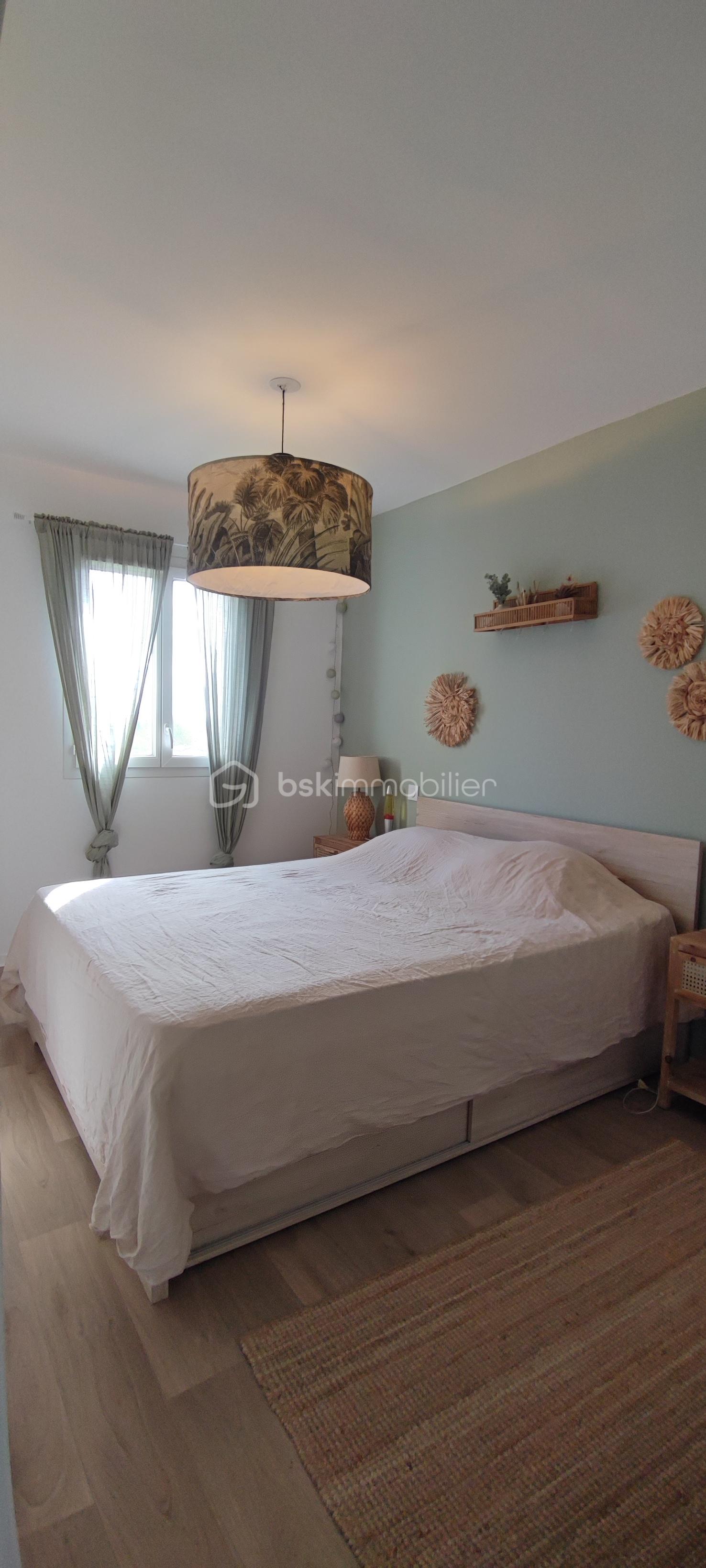 Maison de 56 m² - doriac vue chambre.jpg