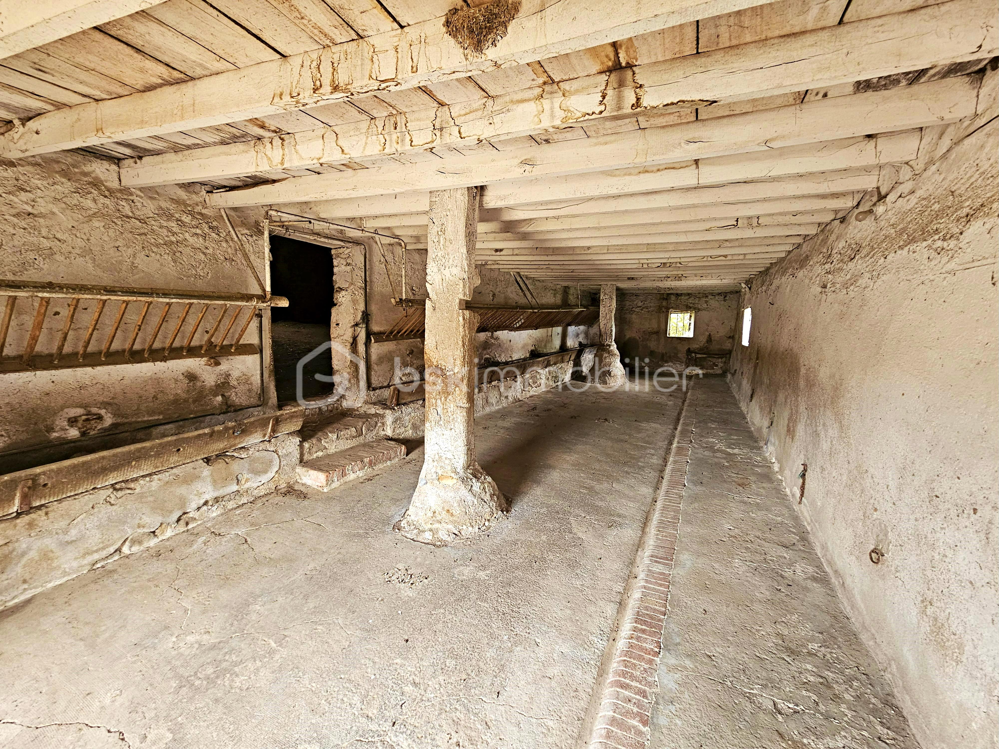 Corps de ferme de 200 m² - Ecurie.jpg
