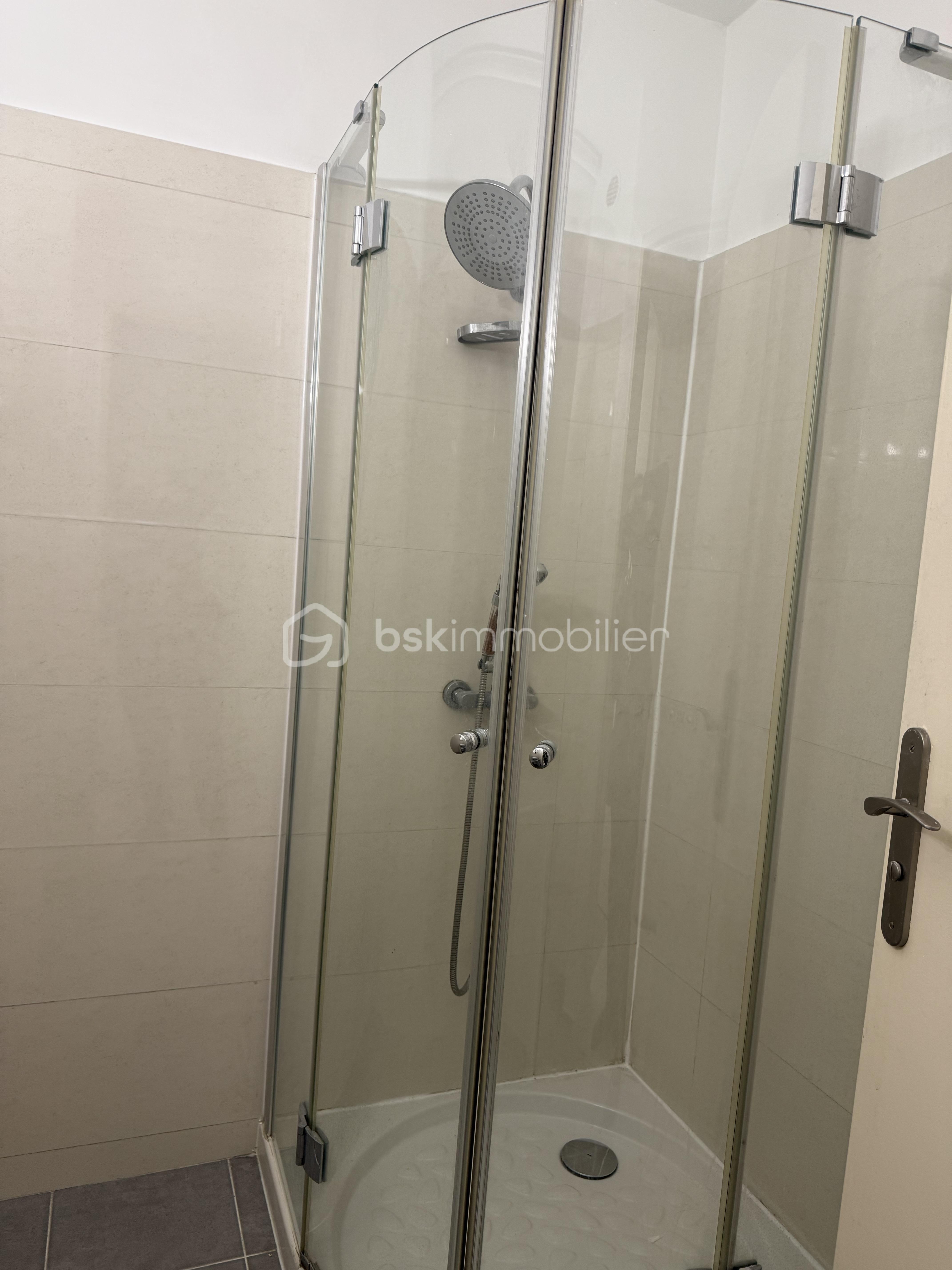 Studette de 31,66 m² - DOUCHE .jpeg