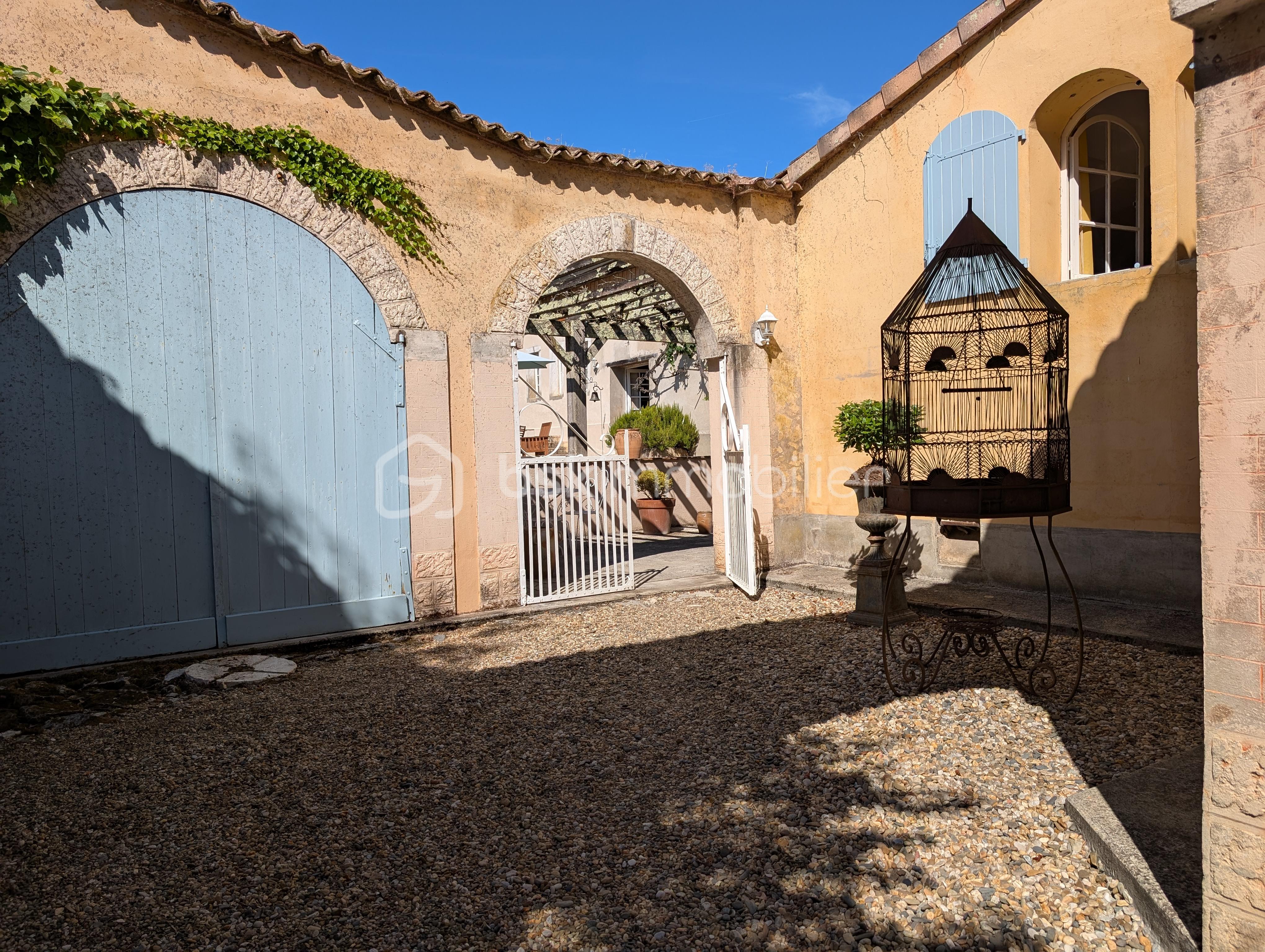 Maison de 296,70 m² - PXL_20250804_090320441.jpg