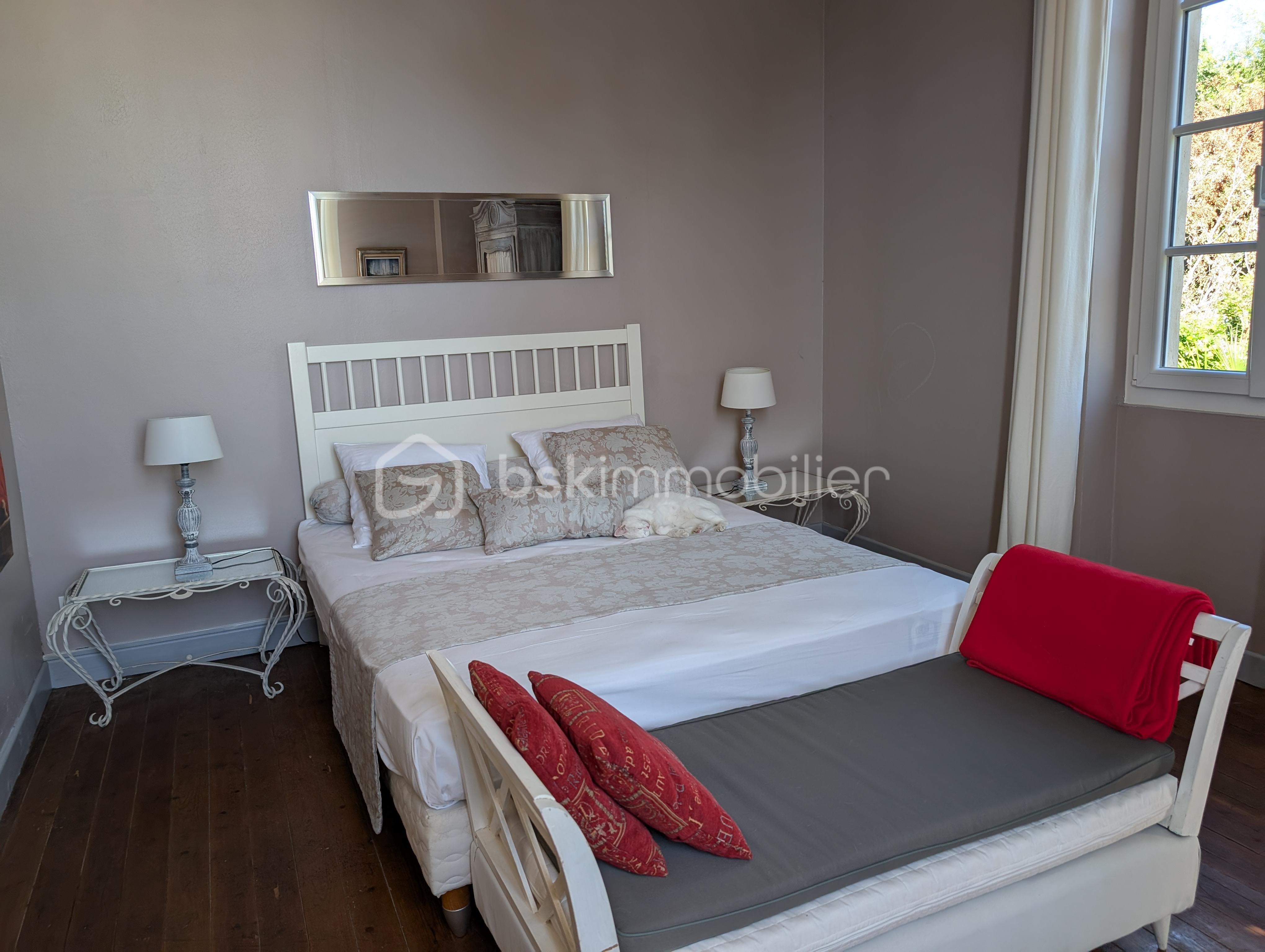 Maison de 296,70 m² - PXL_20250804_085118164.MP.jpg