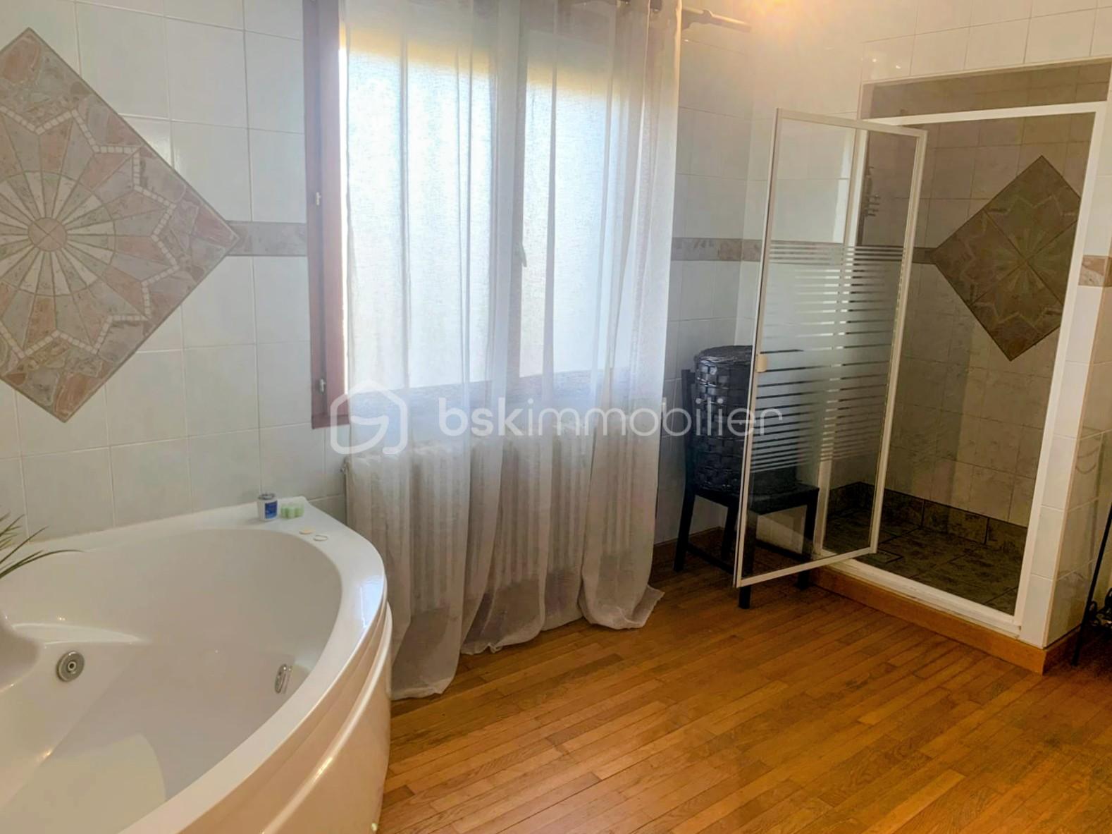 Maison de 222 m² - IMG-20251107-WA0031~3.jpg