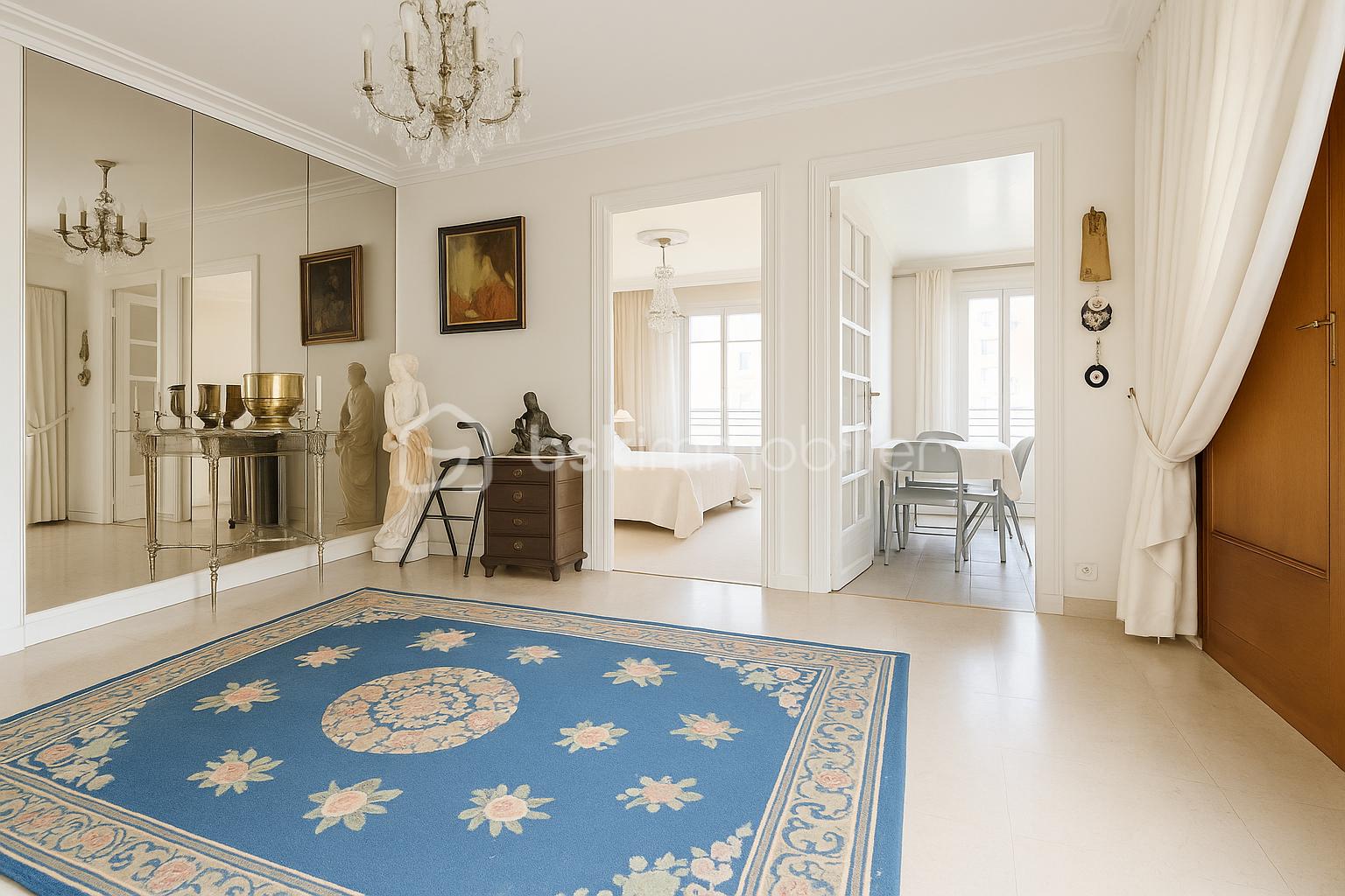 Appartement de 105 m² - Salon lumineux et élégant.png
