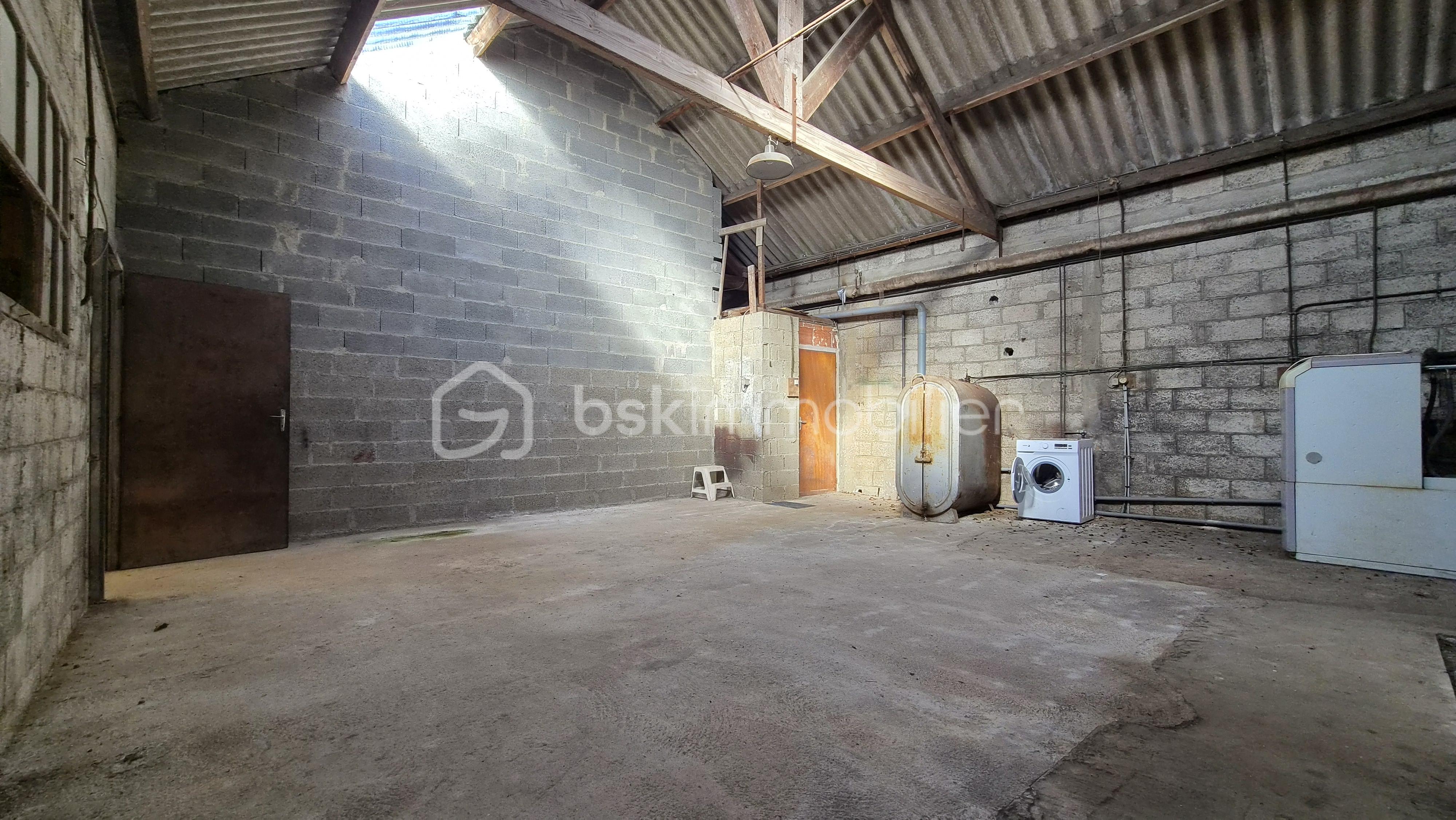 Hangar.jpg