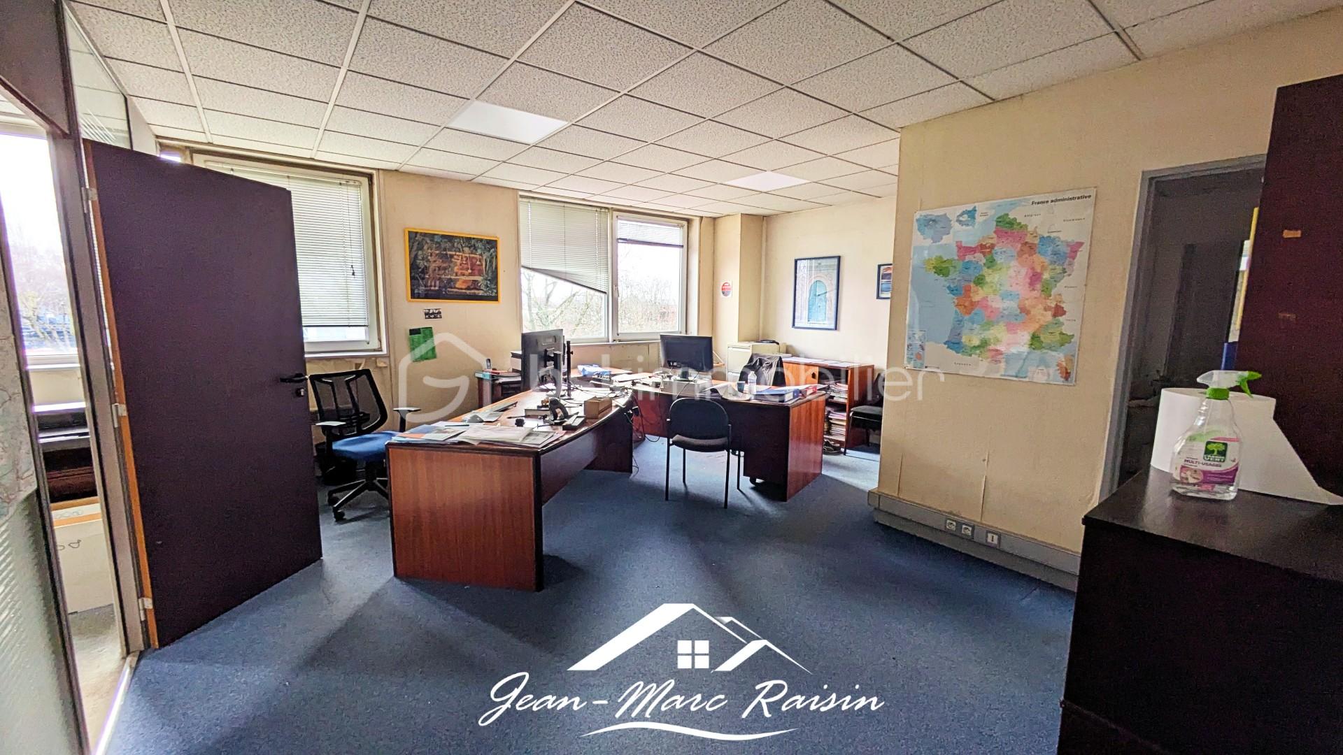Local d'activités de 326 m² - PXL_20260114_101213409b.jpg