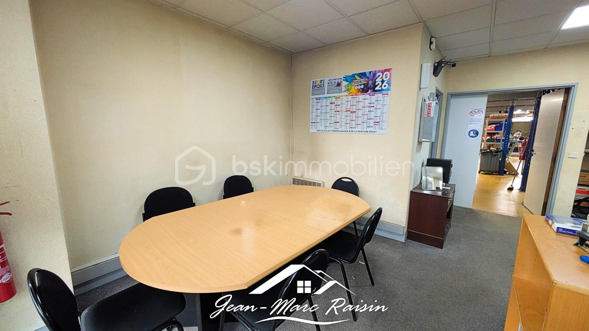 Local d'activités de 326 m² - PXL_20260114_100730028b.jpg