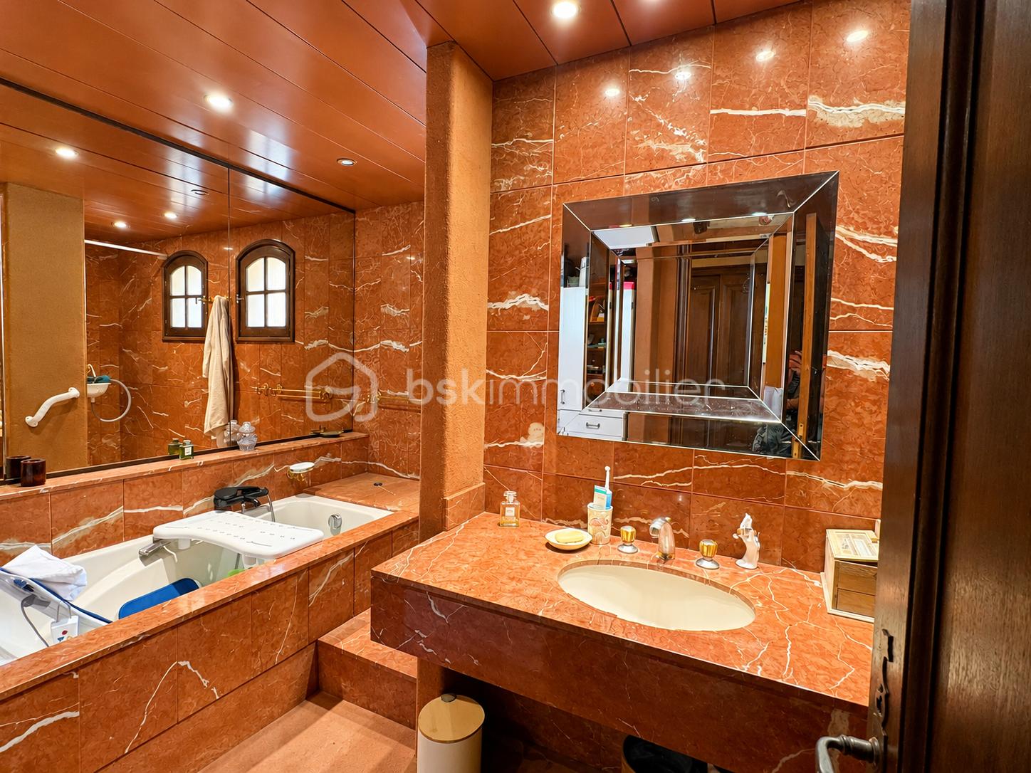 Salle de bain luxueuse en marbre暖.png
