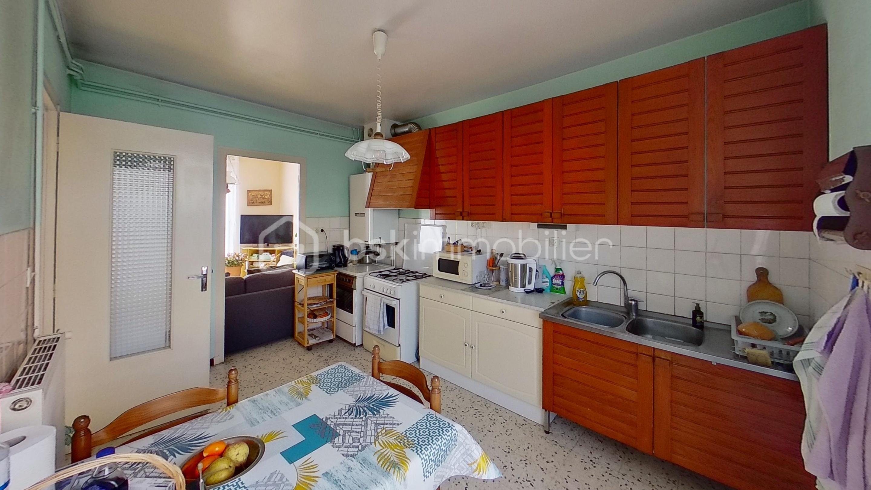 Maison de 99,50 m² - Maison-a-Montelimar-presenter-par-Nesrine-FONTAINE-Kitchen 1.jpg