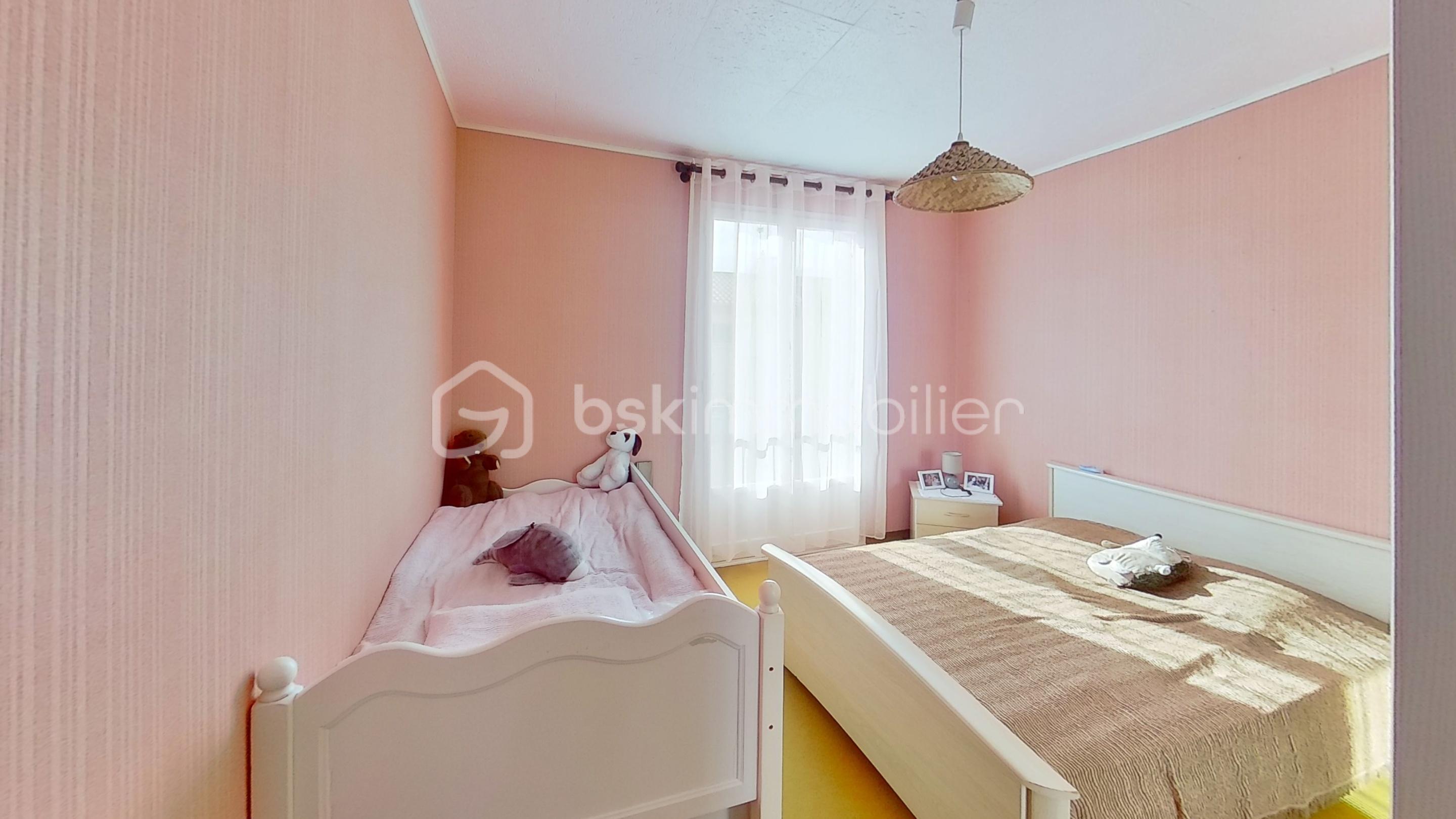 Maison de 99,50 m² - Maison-a-Montelimar-presenter-par-Nesrine-FONTAINE-Bedroom.jpg