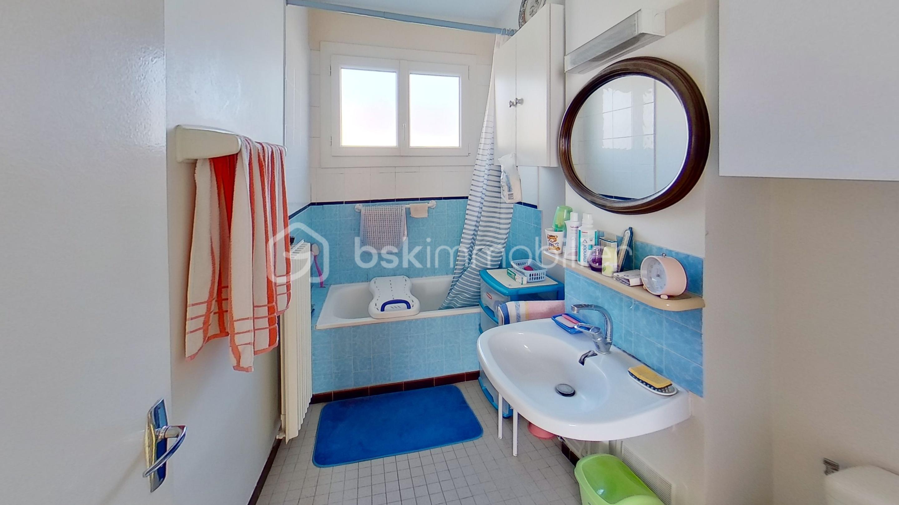 Maison de 99,50 m² - Maison-a-Montelimar-presenter-par-Nesrine-FONTAINE-Bathroom.jpg