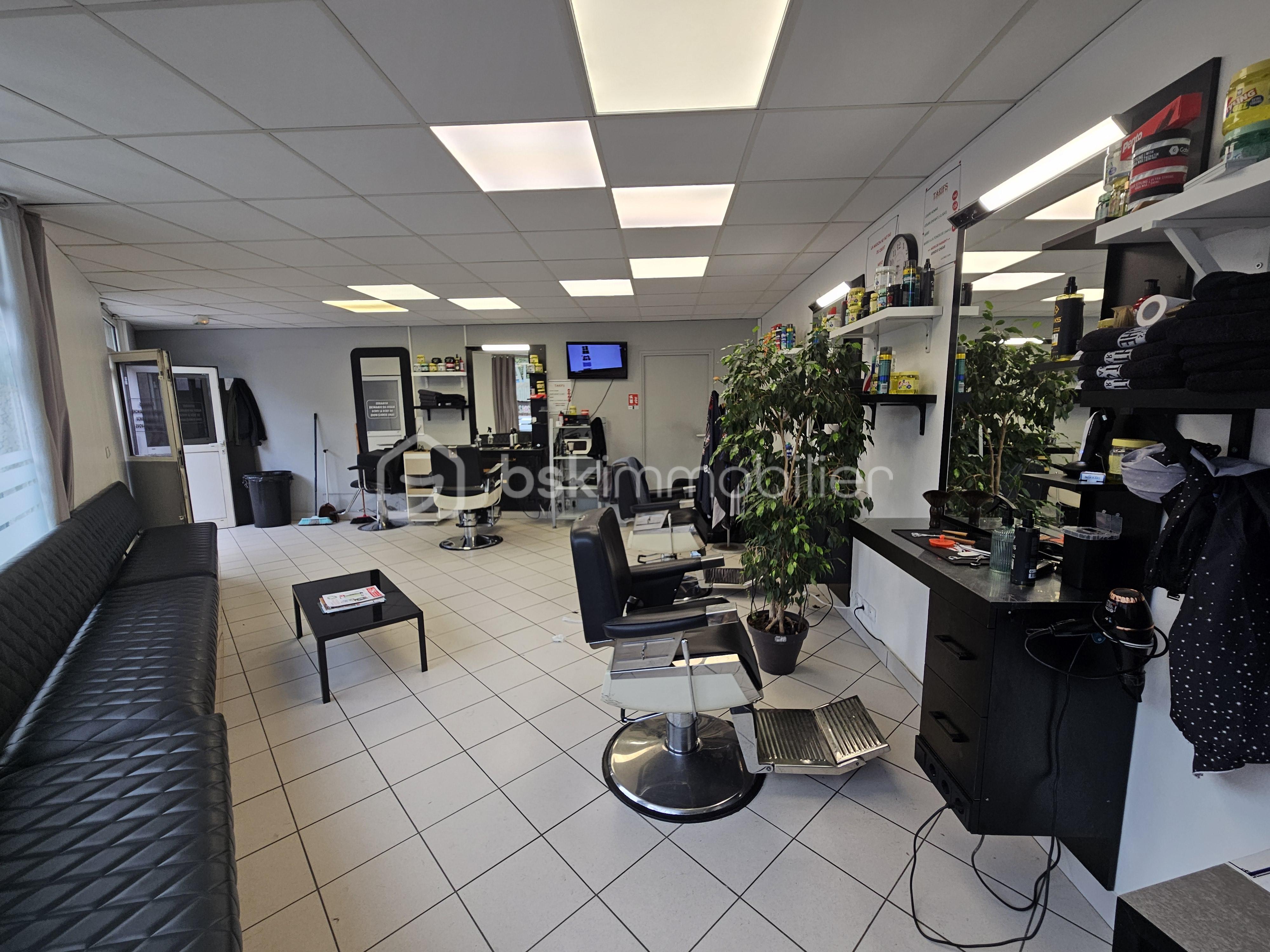 Local d'activités de 95 m² - 20250827_183520.jpg