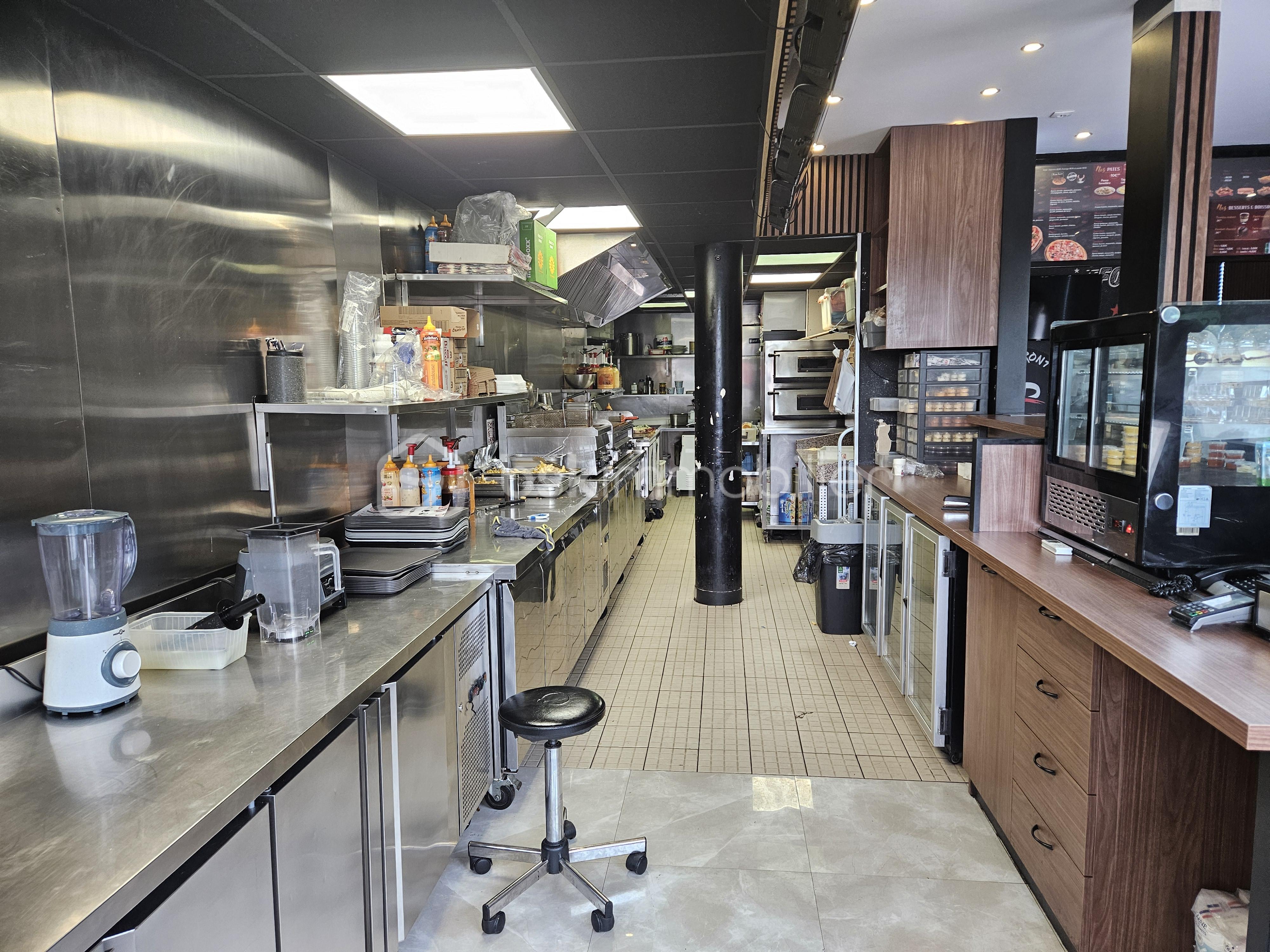 Local d'activités de 95 m² - 20250827_182046.jpg