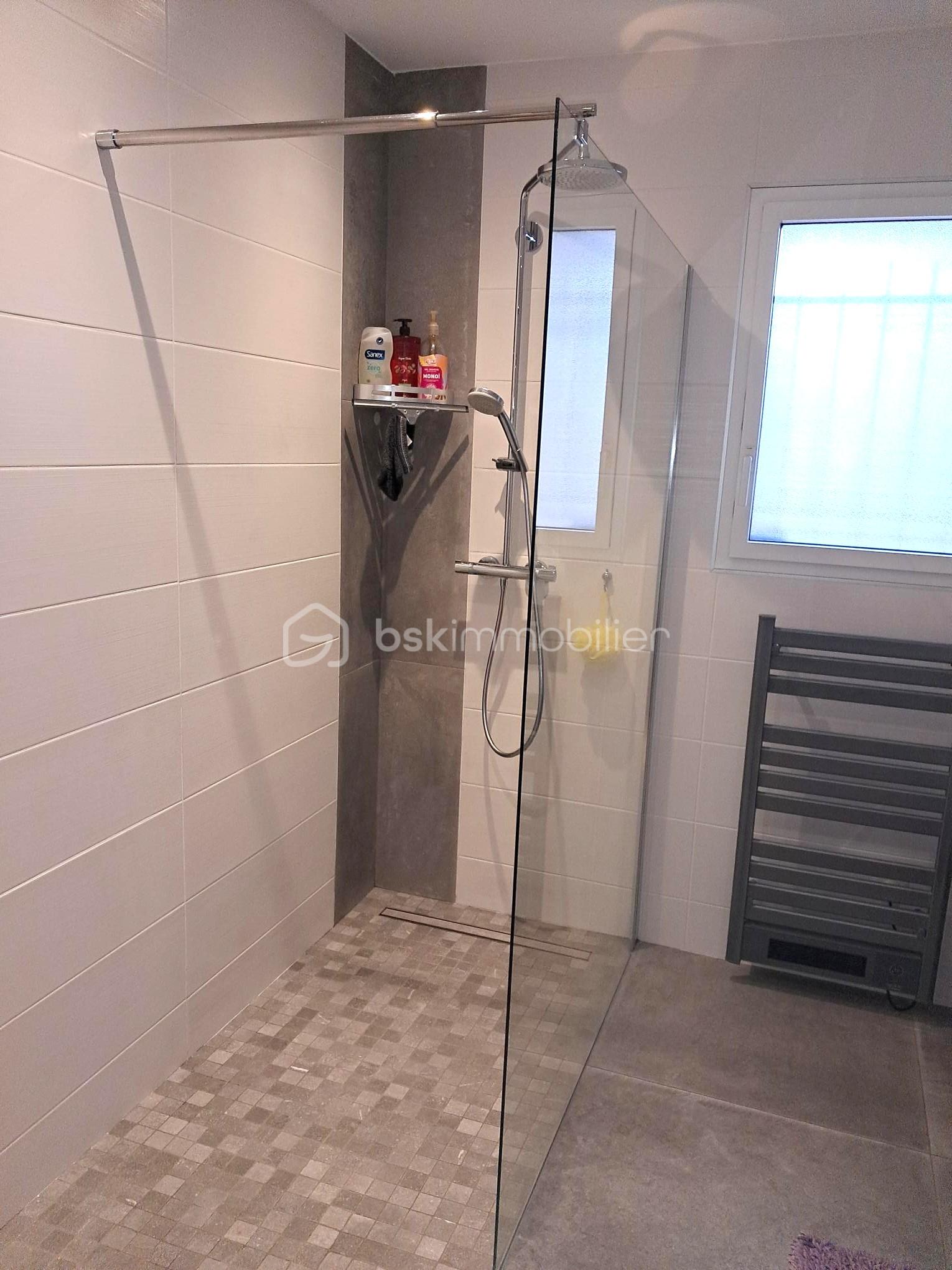 Villa de 130 m² - douche italienne.jpg