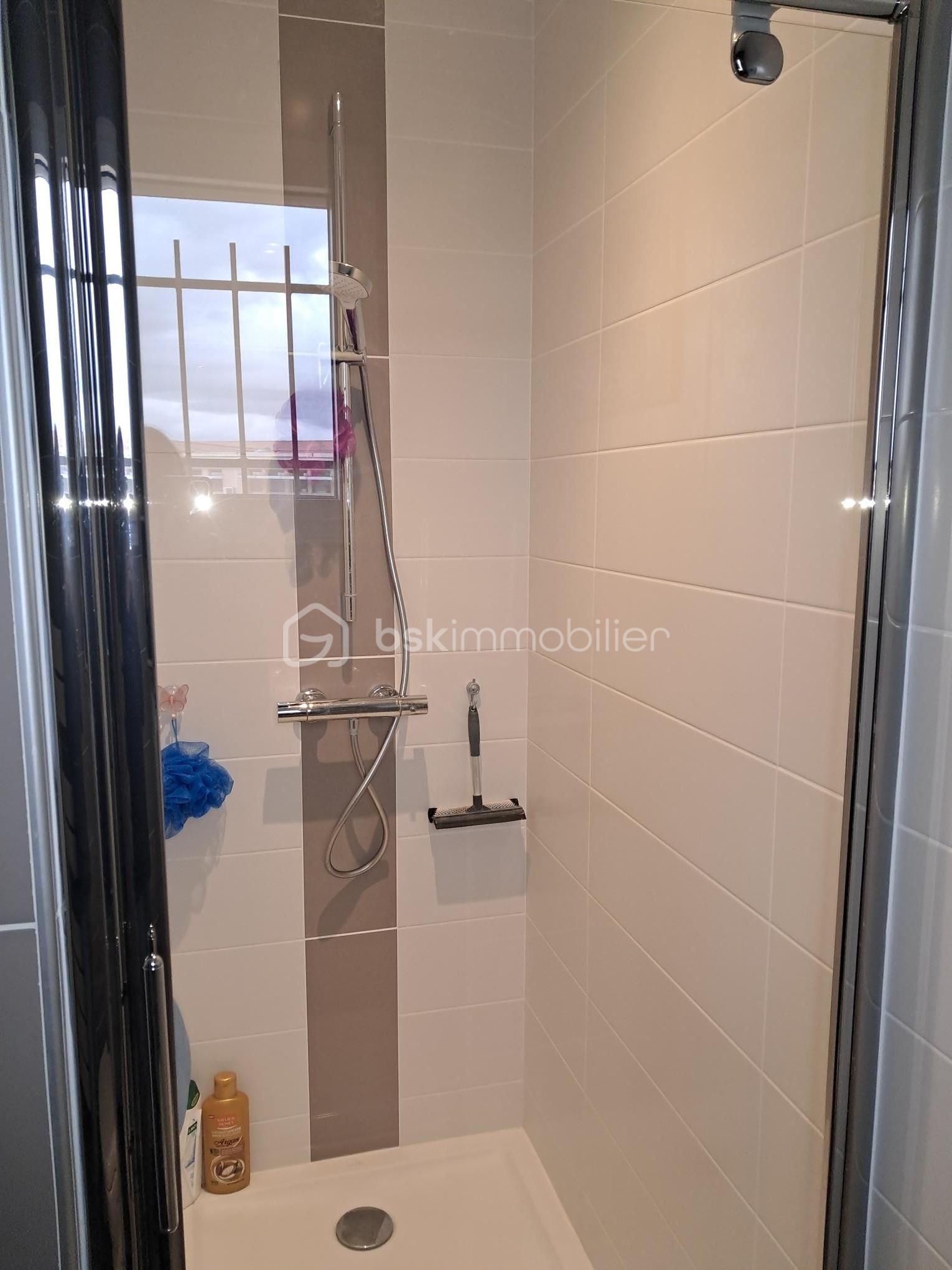 Villa de 130 m² - 3haut sdb.jpg