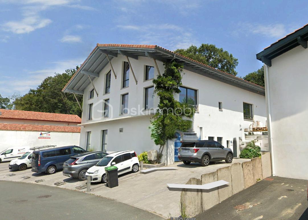 Local d activites de 246 m²