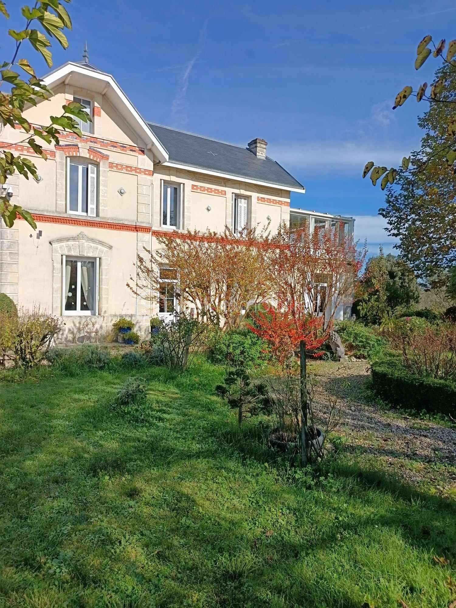 Demeure de 500 m² - PHOTO FACADE 1.jpg