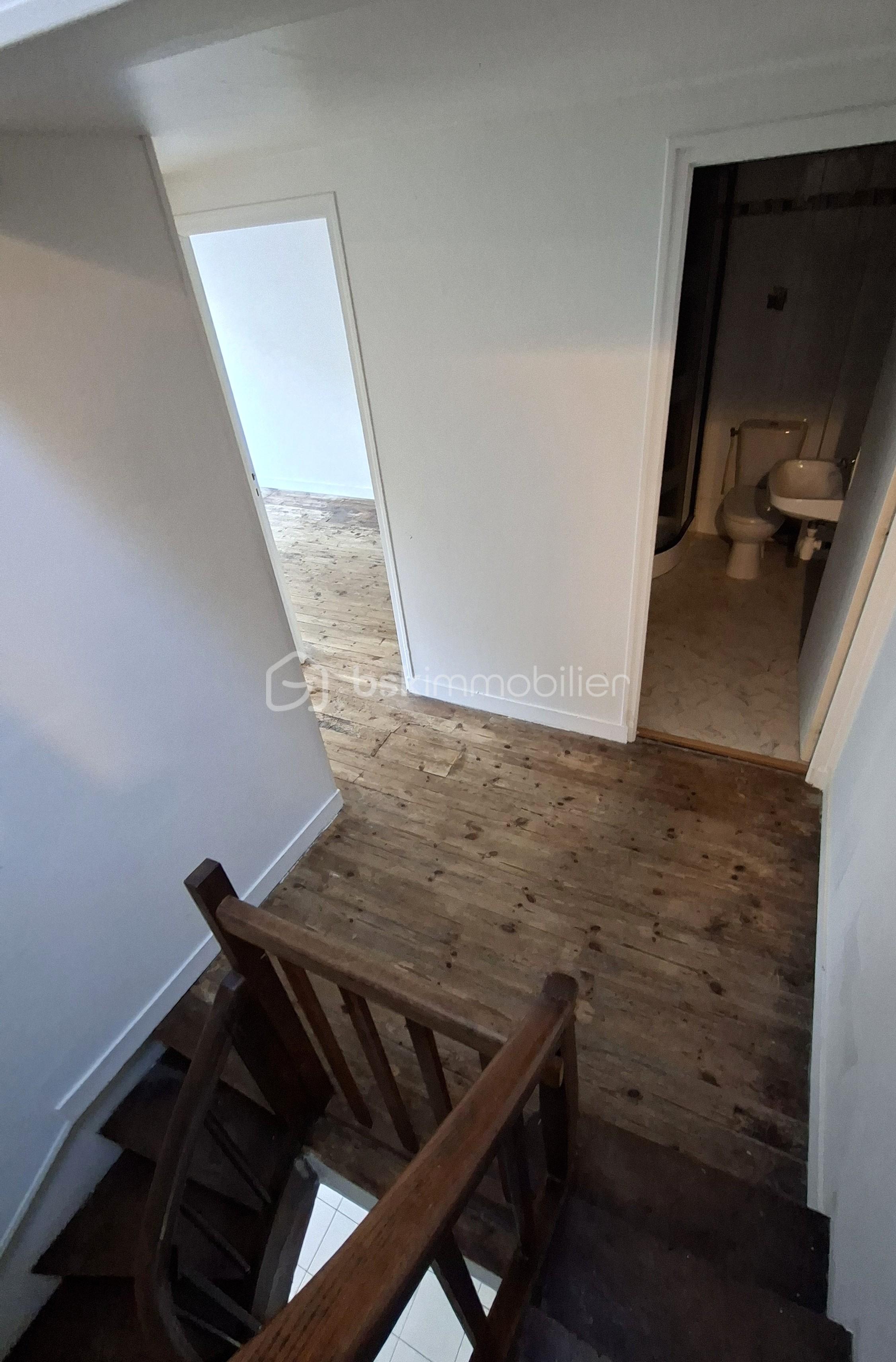 Maison de village de 78 m² - LEBES dégagement 1er étage .jpg