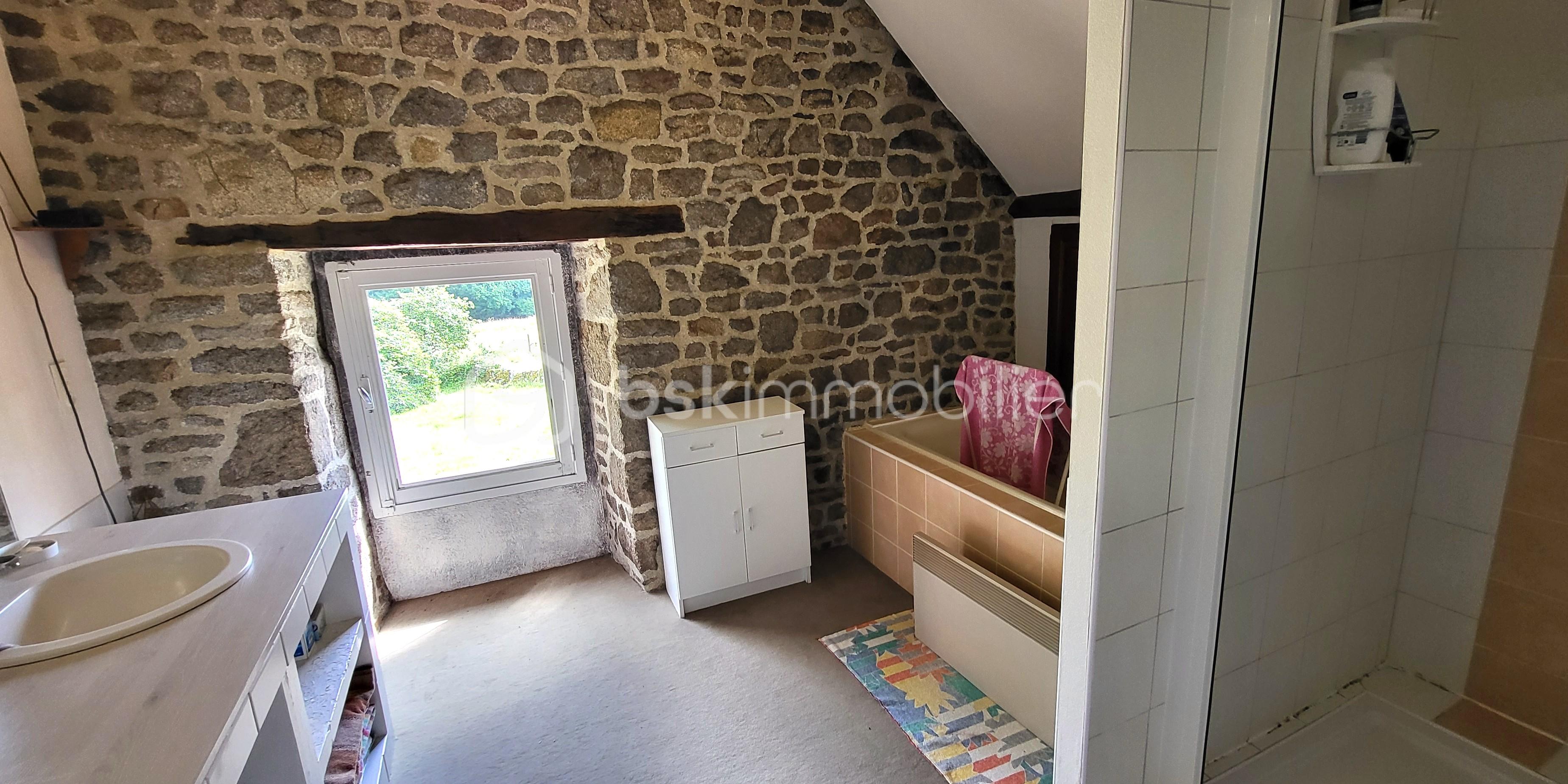 Maison longere de 165 m² - HUET Roger sdb 1 étage.jpg