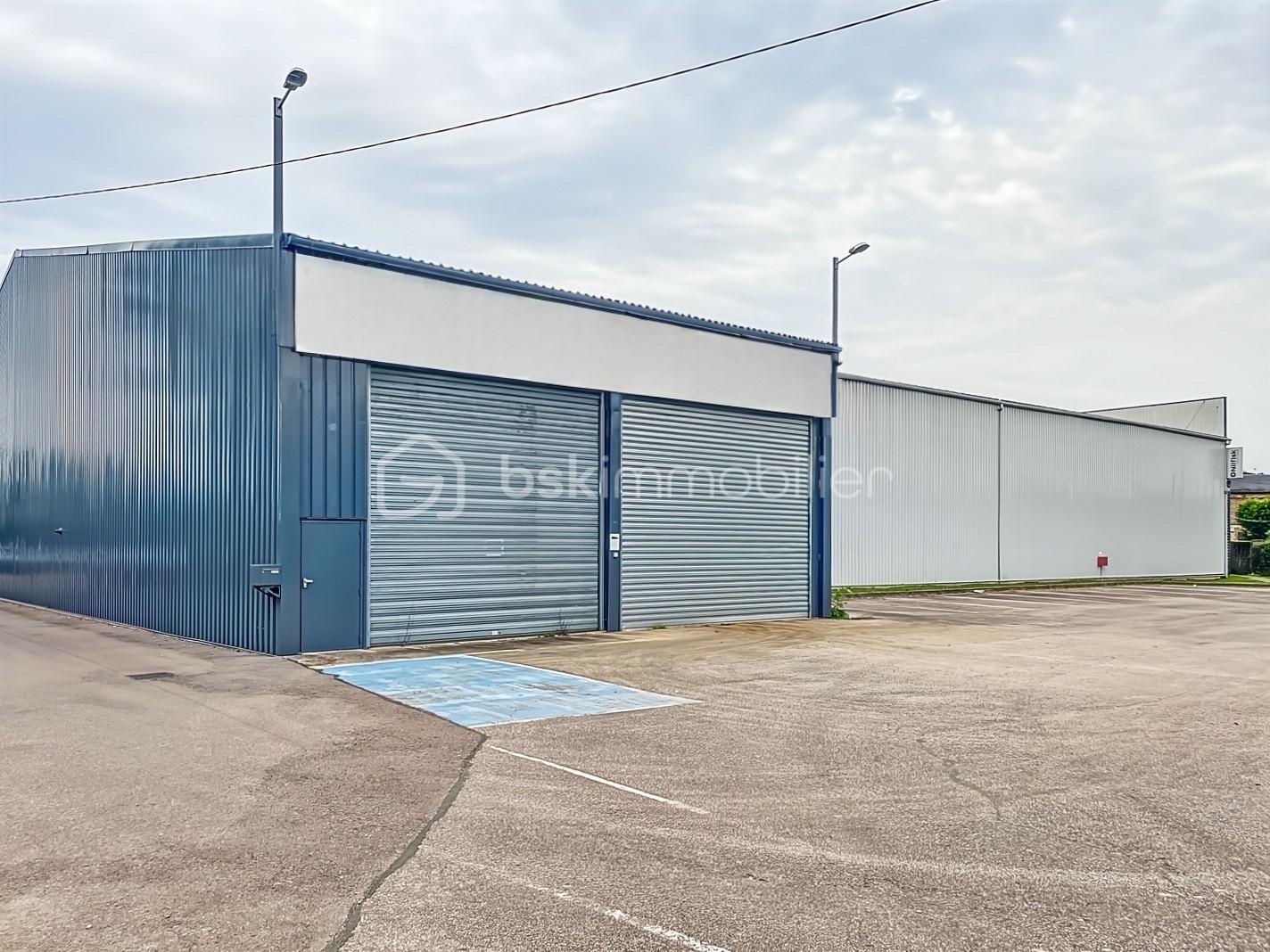 Local de stockage de 748 m²