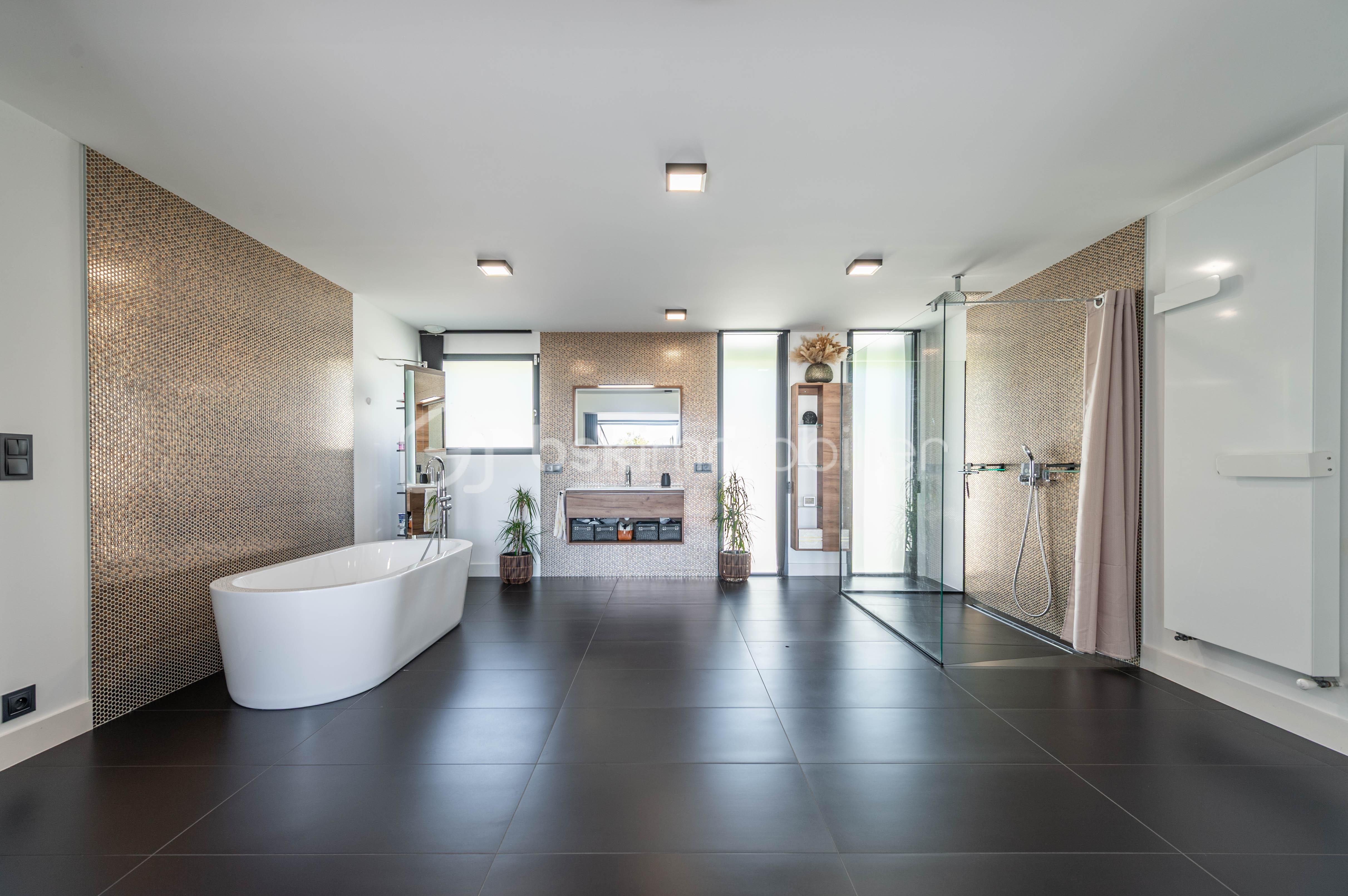 Villa de 300 m² - SDB P.JPG