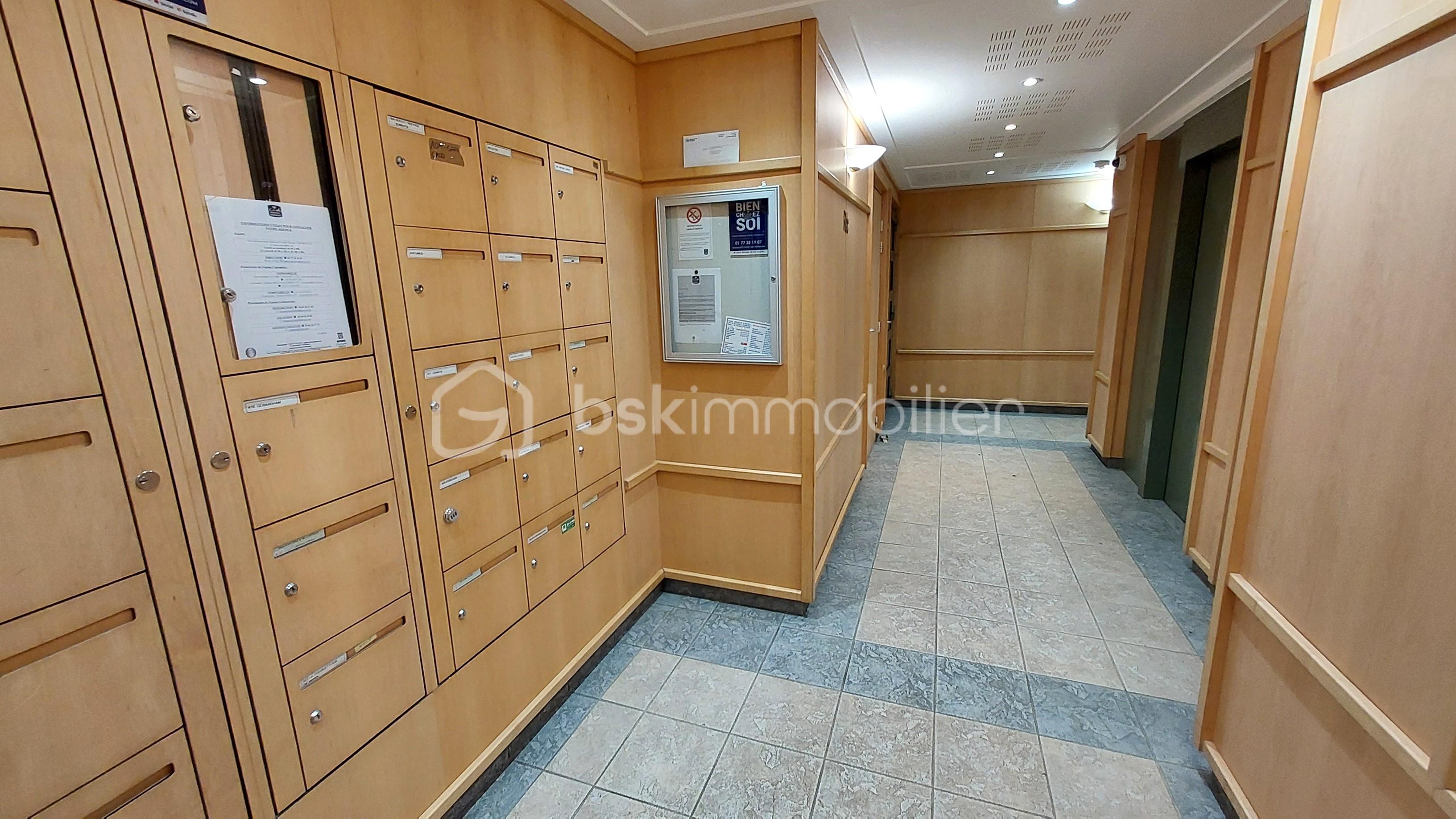 Appartement de 60 m² - Entrée batiment.jpg