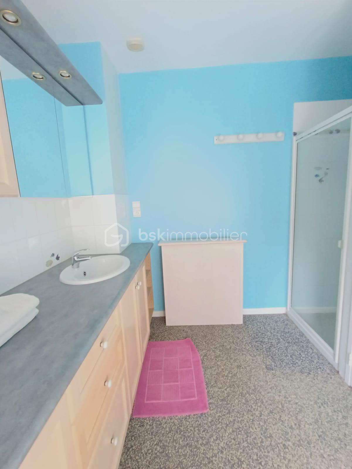 Salle de bain étage 2.jpeg