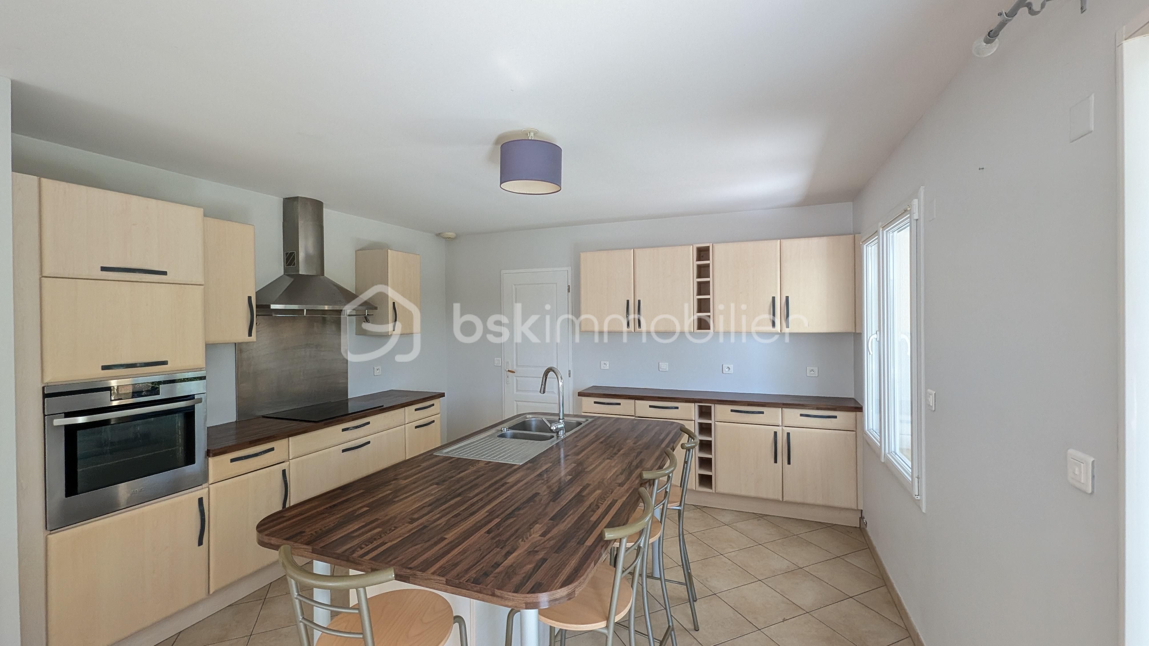 cuisine aménagée maison campagne lucgarier DPE A chauffage au sol pompe a chaleur.jpg