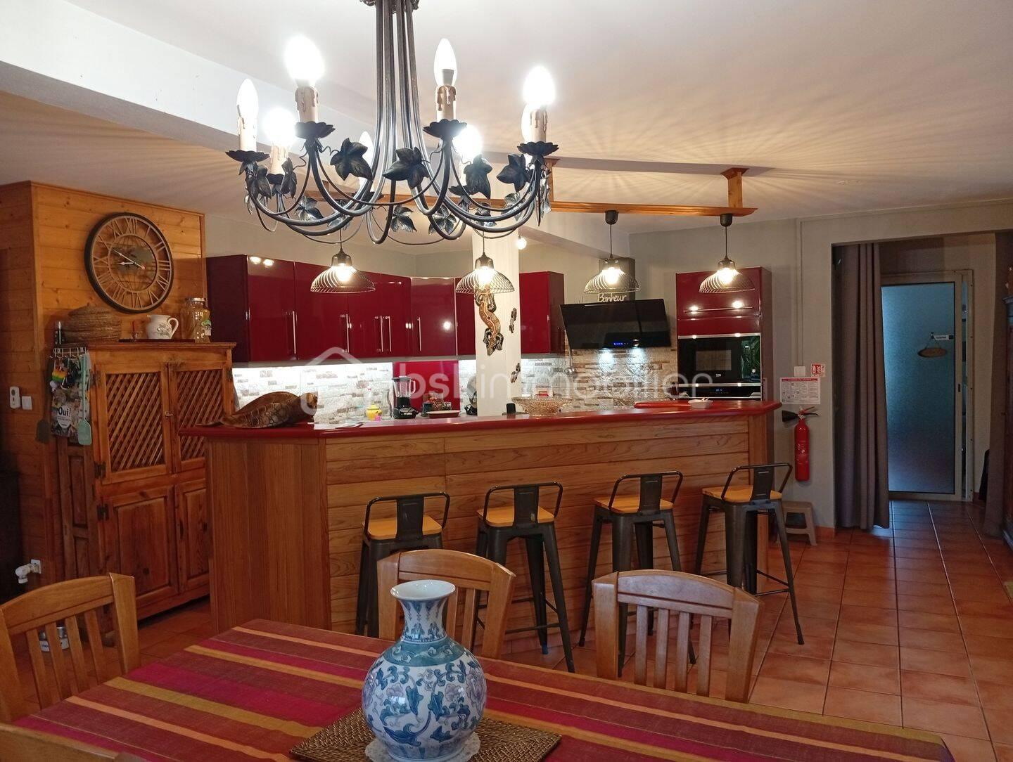 Maison de 246 m² - 6ae6baf5-890a-4f15-8b4e-aa456c60a501.jpg