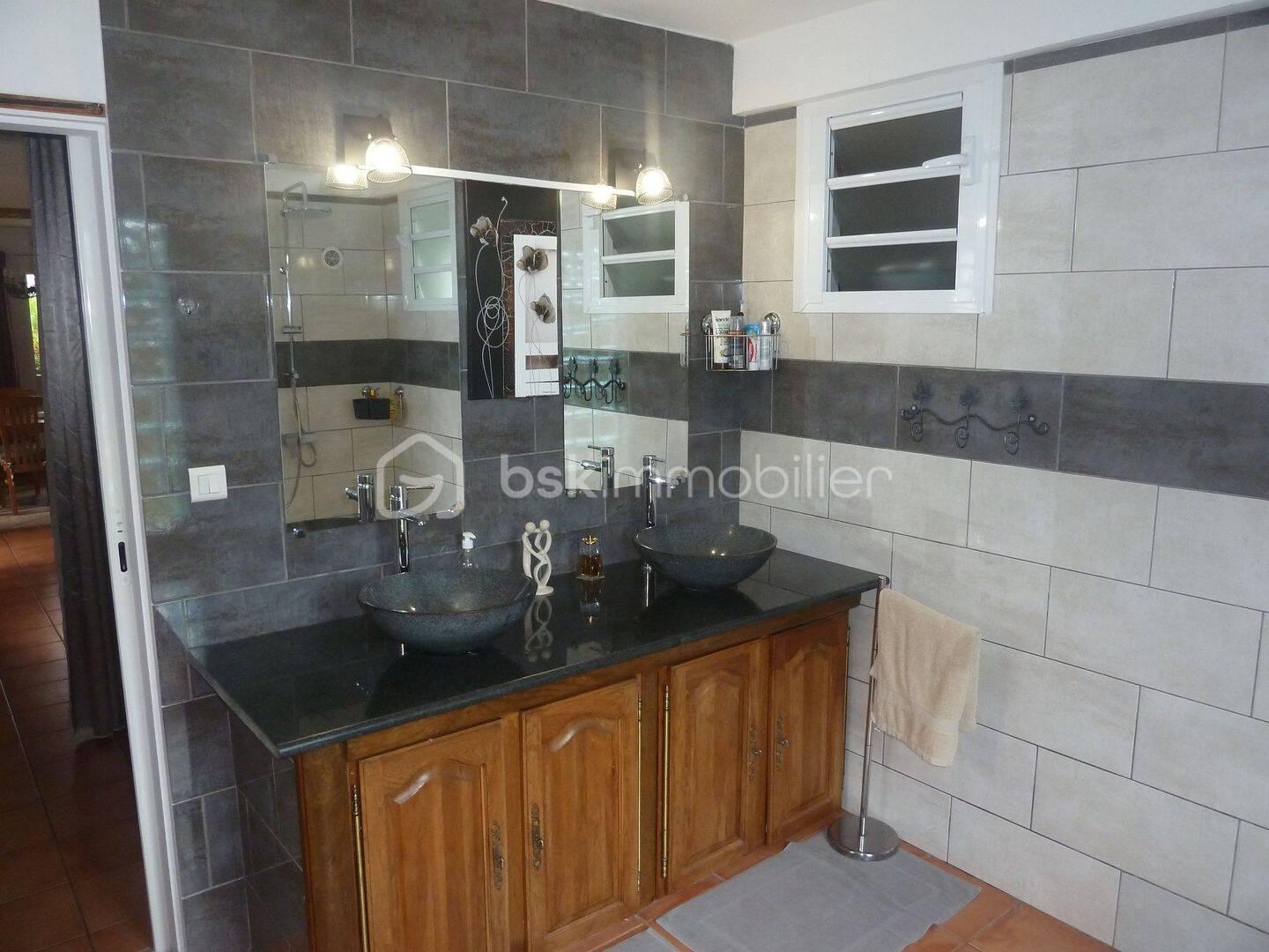 Maison de 246 m² - 6e4220cb-7bd0-4eeb-973f-3900e371e609(1).jpg