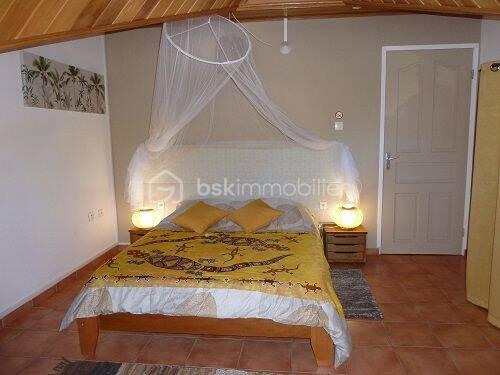 Maison de 246 m² - 094850be-70b5-49b5-be16-4533d105a3a5.jpg