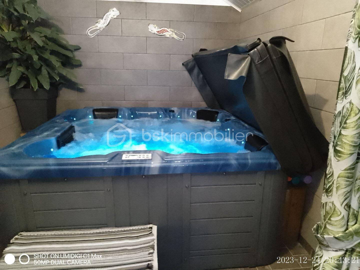 Maison de 246 m² - 1c759c50-af28-4ccf-bae2-c7d87ce7cbb6.jpg