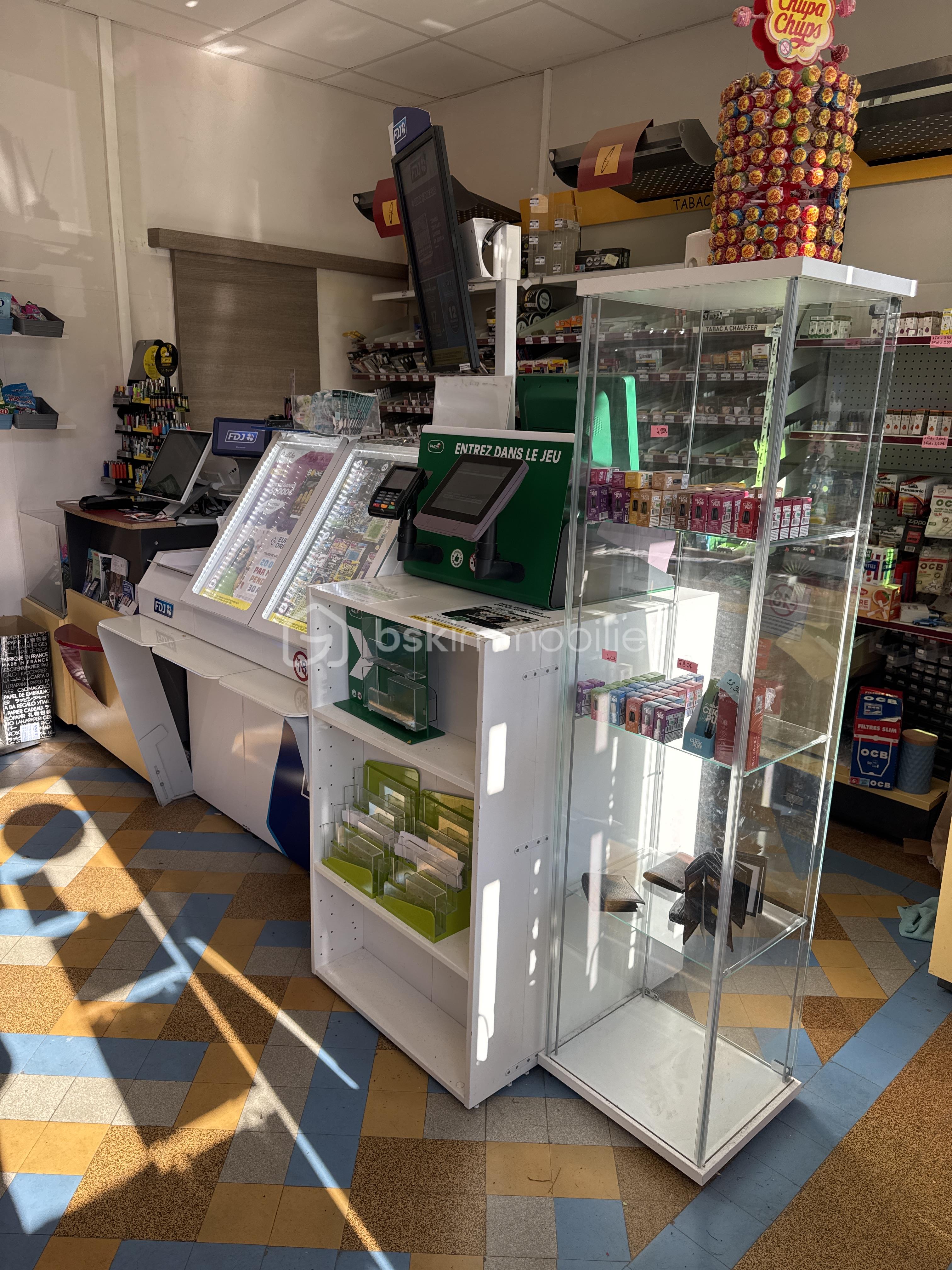 Immeuble commercial de 90 m² - 05b952fe748e5ac27132eb59b6f28628.jpg