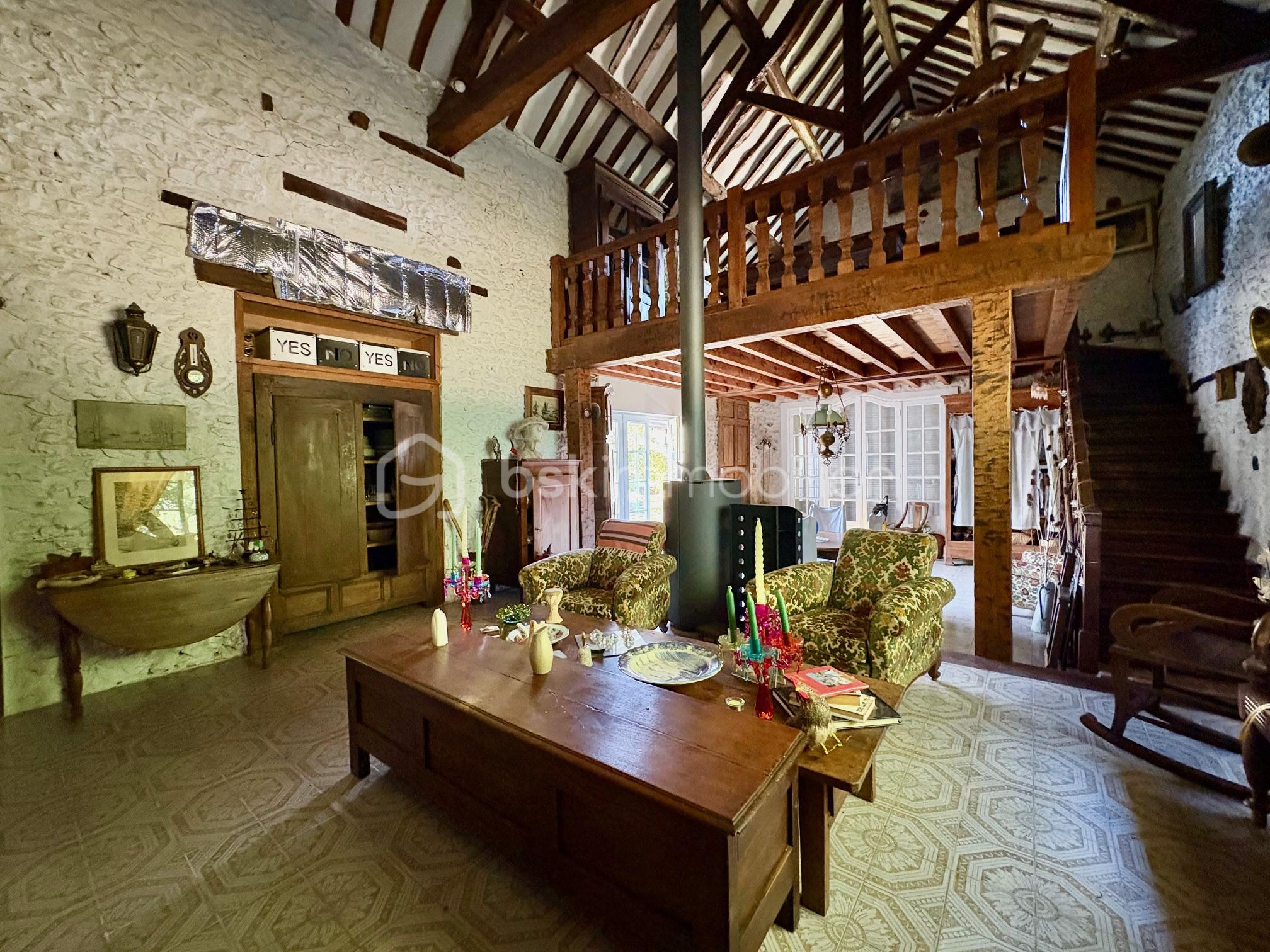 Corps de ferme de 300 m² - dep salle.jpg