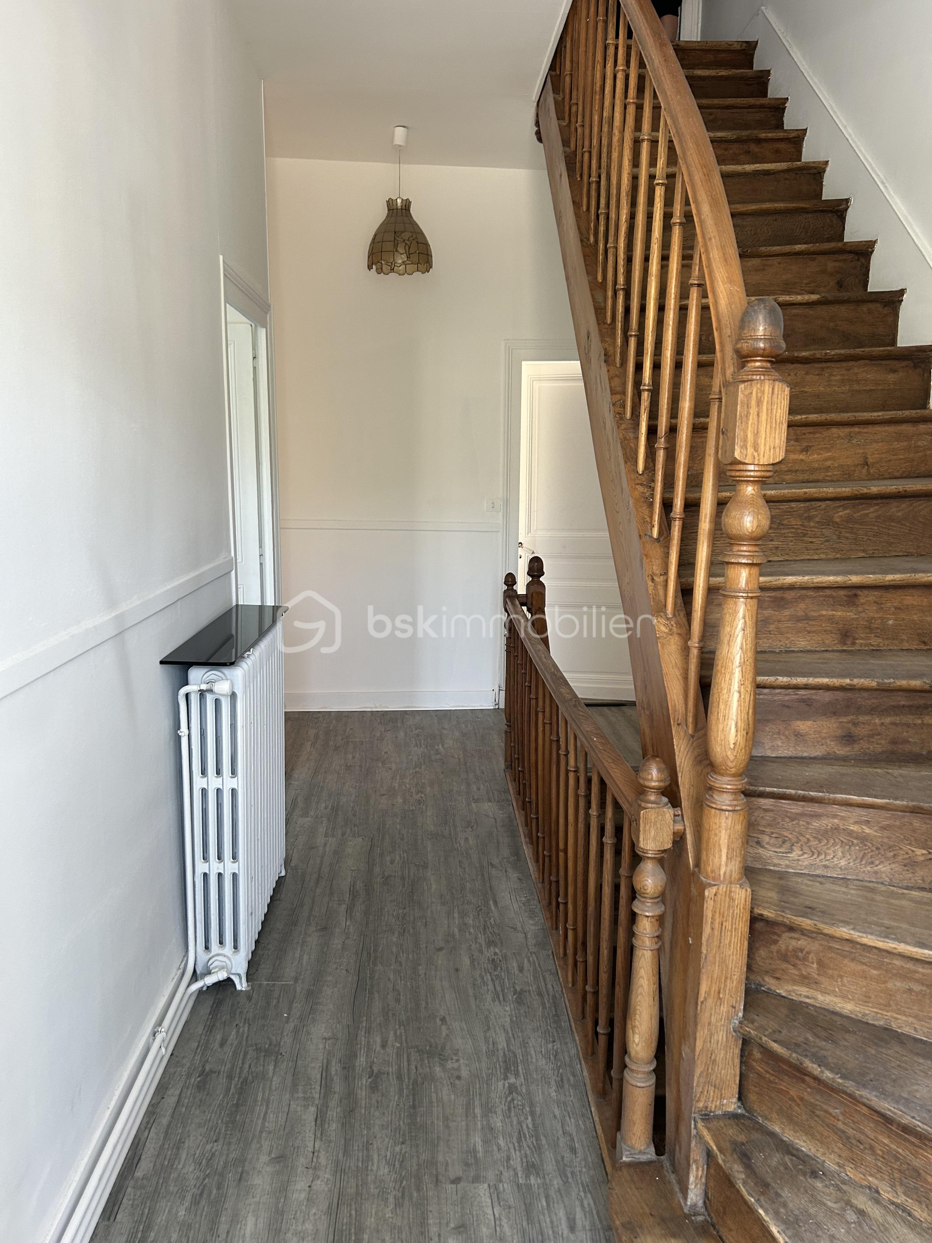 Immeuble de 156 m² - ESCALIER.jpeg