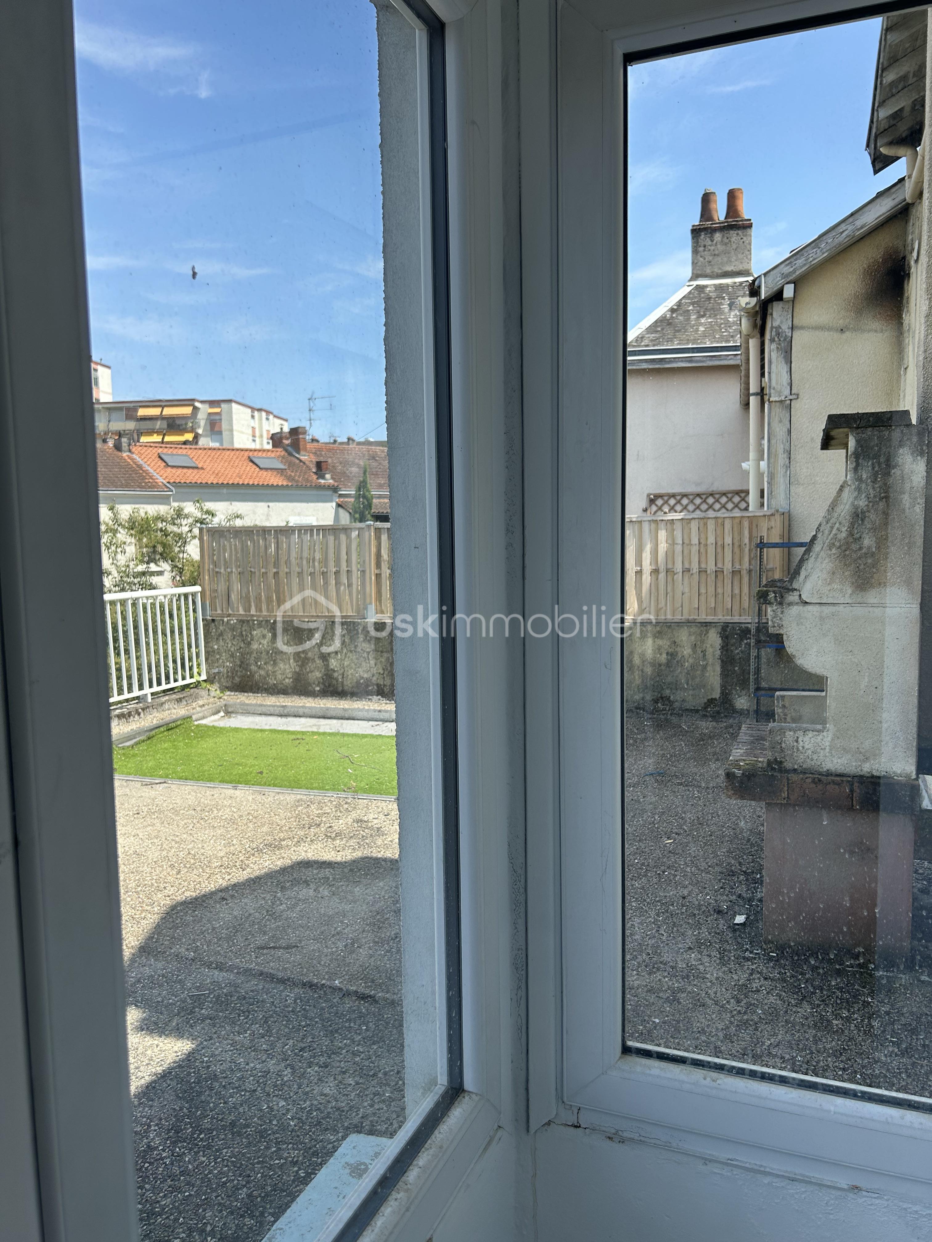 Immeuble de 156 m² - VUE VERS TERRASSE.jpeg
