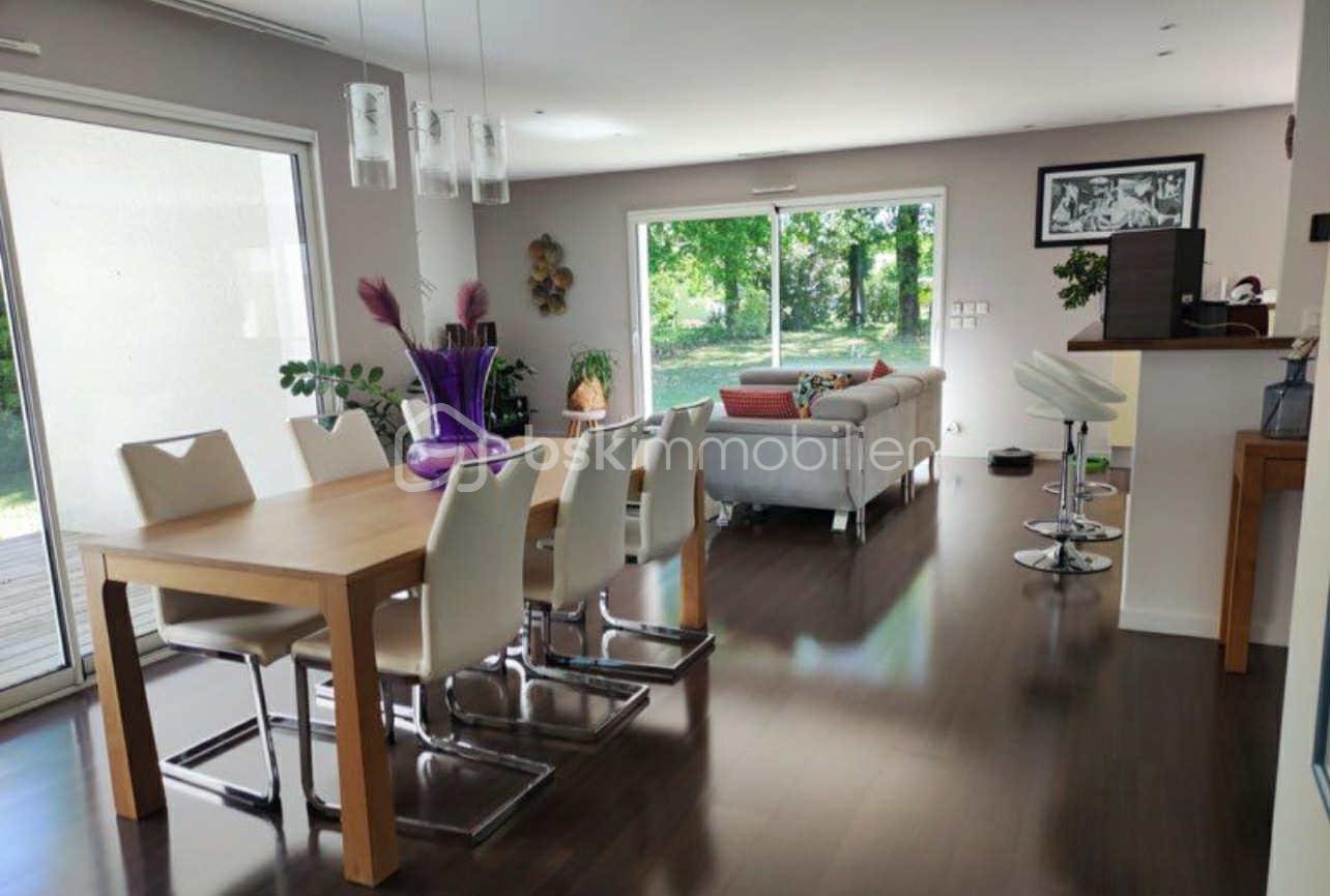 Maison de 265 m² - SALLE A MANGER.jpeg