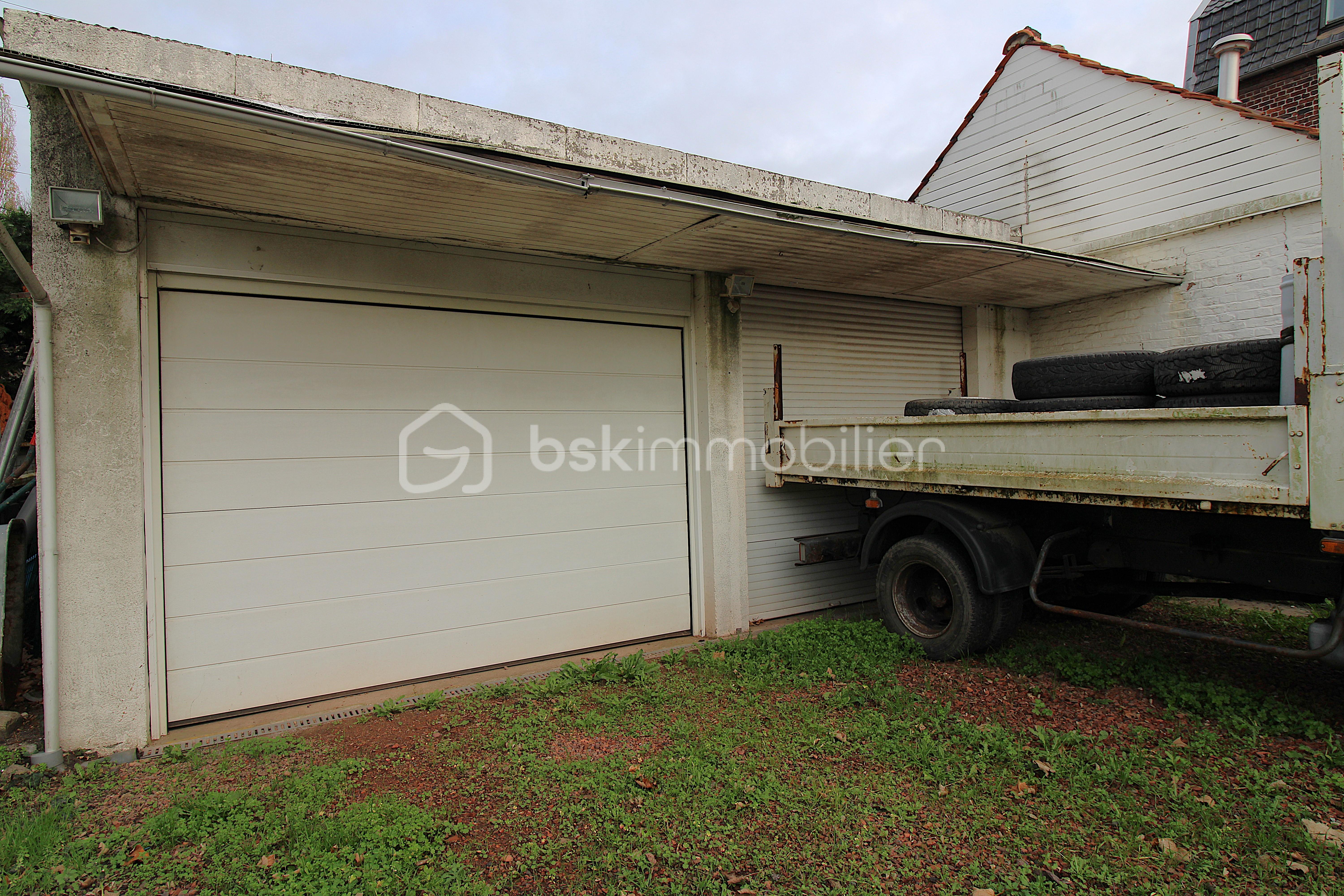 Maison de 205 m² - DOUBLE GARAGE.JPG