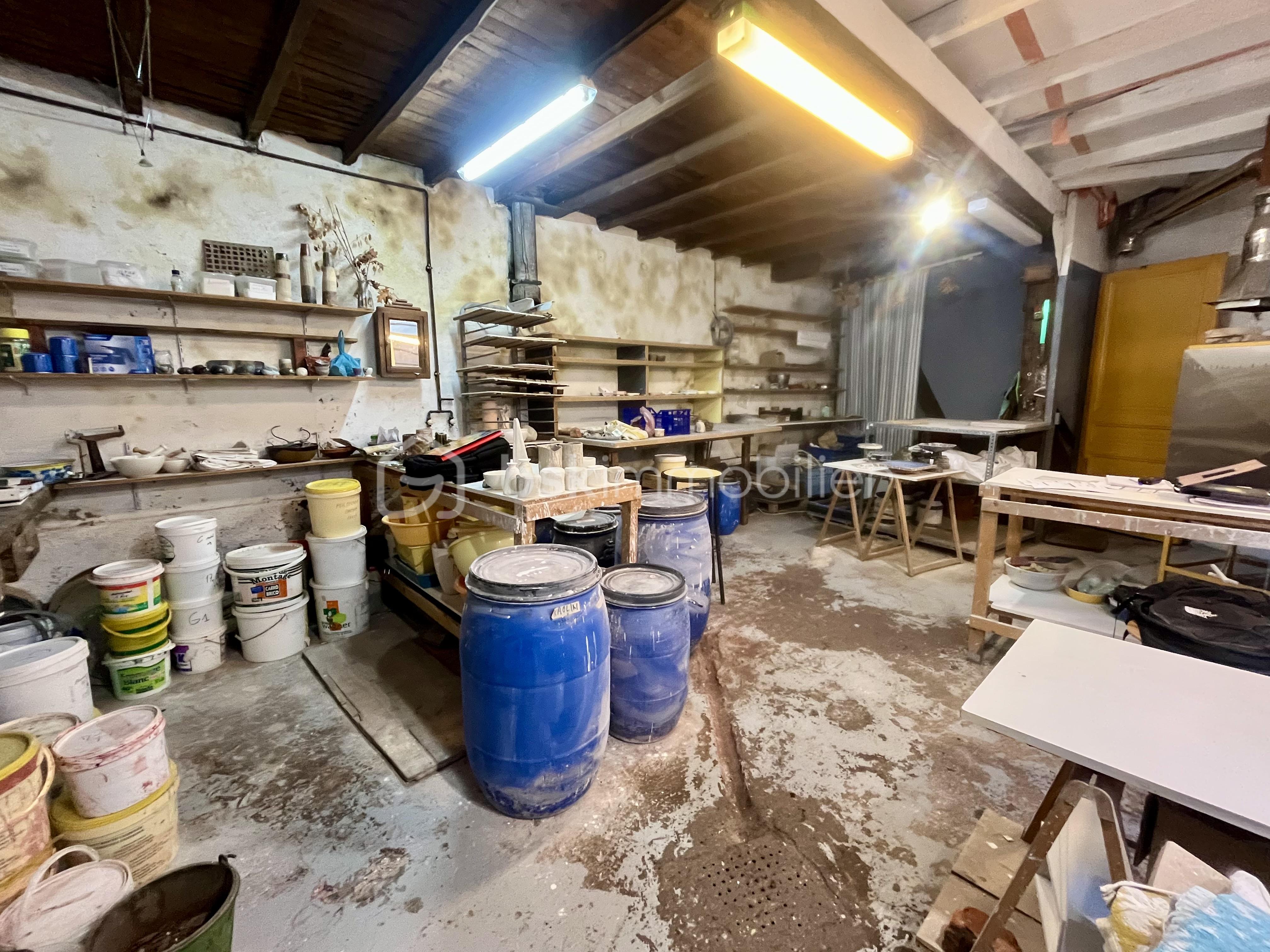 Immeuble de 56,60 m² - 3-vue wc et montée escalier.jpeg